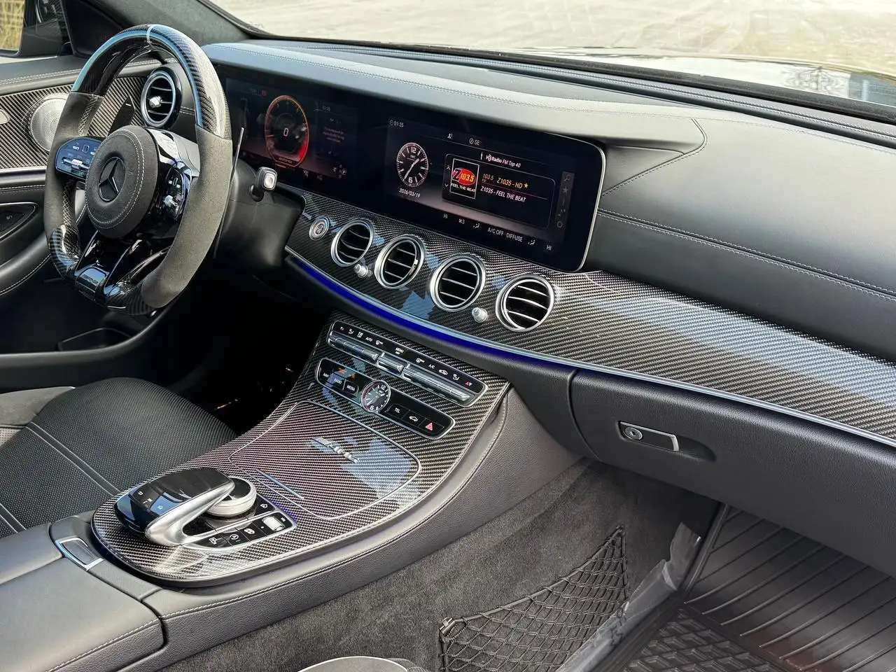 Mercedes-Benz E-Class снимка Mercedes-Benz E-Class