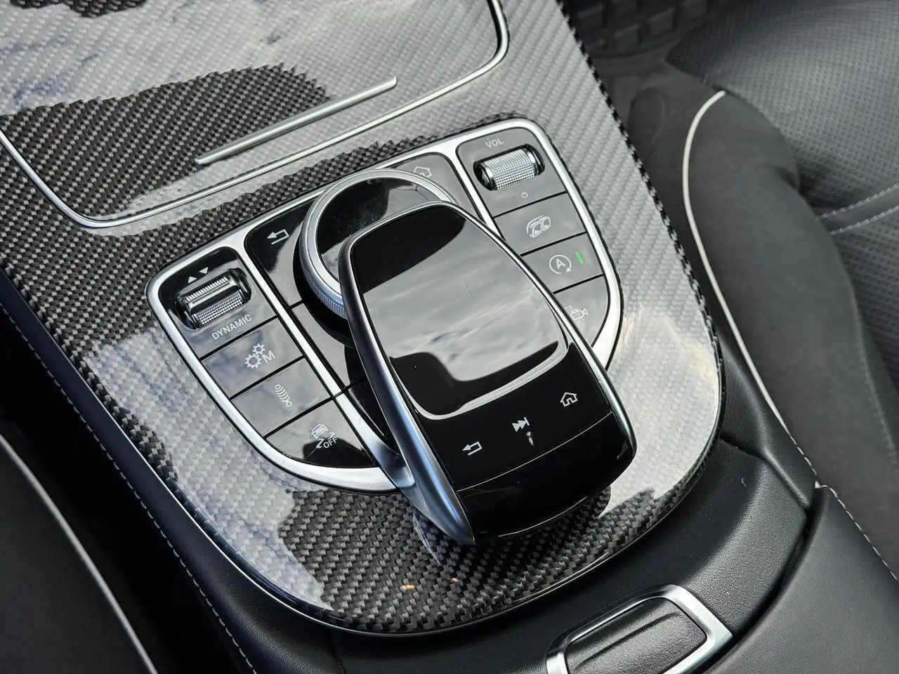 Mercedes-Benz E-Class снимка Mercedes-Benz E-Class