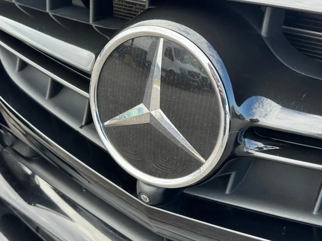Mercedes-Benz E-Class снимка Mercedes-Benz E-Class