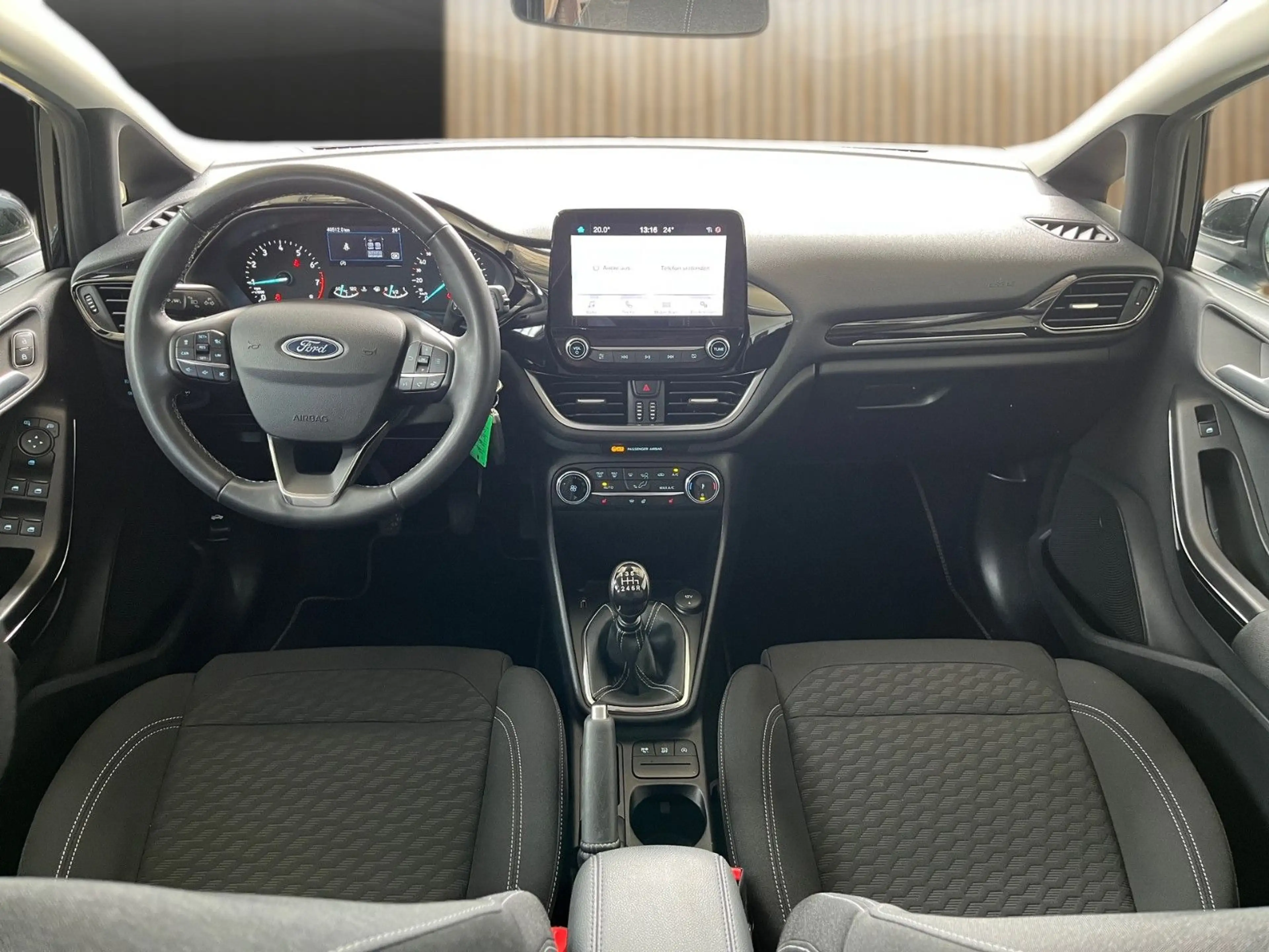 Ford Fiesta Titanium — photo 10