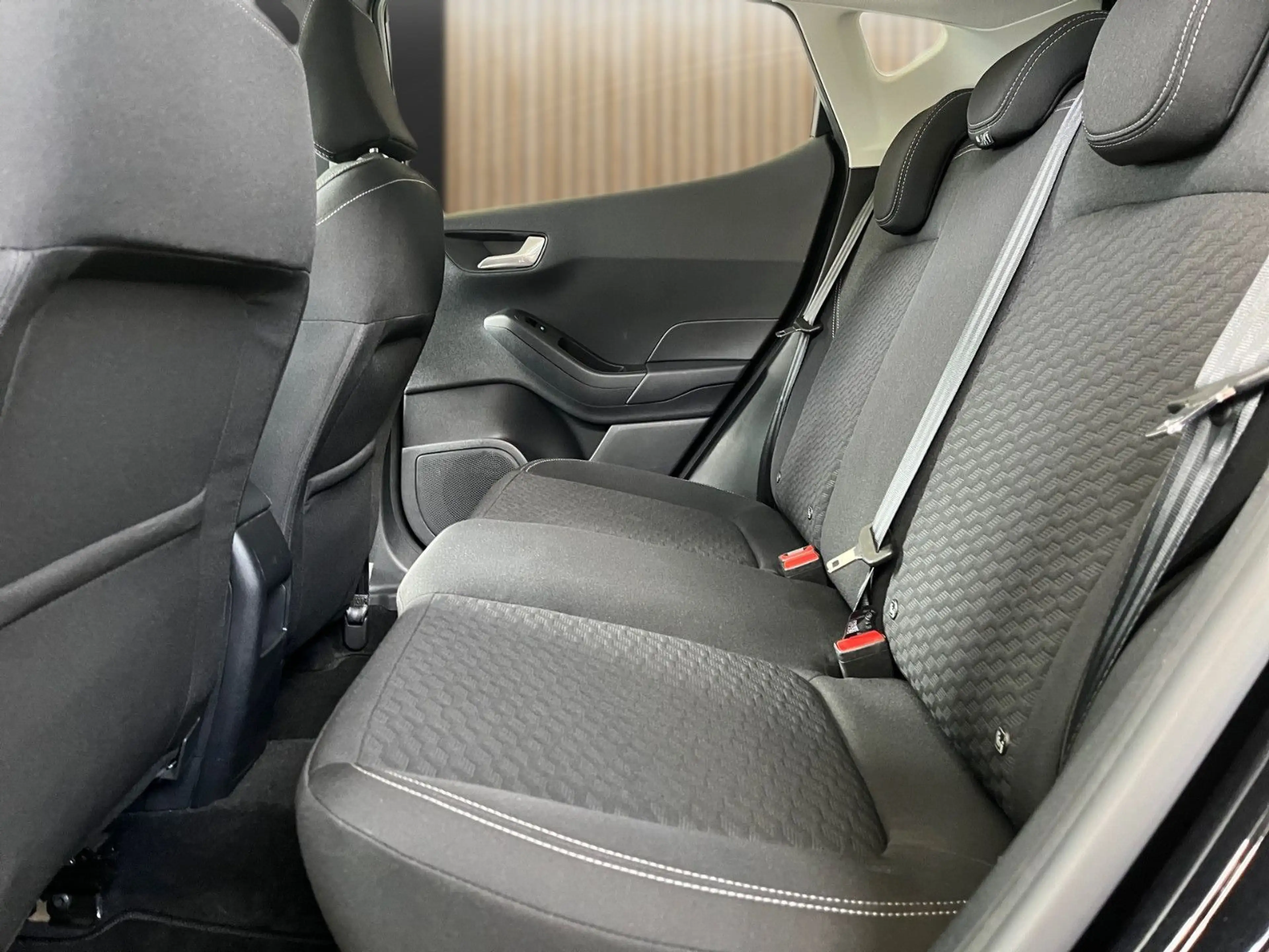 Ford Fiesta Titanium — photo 11