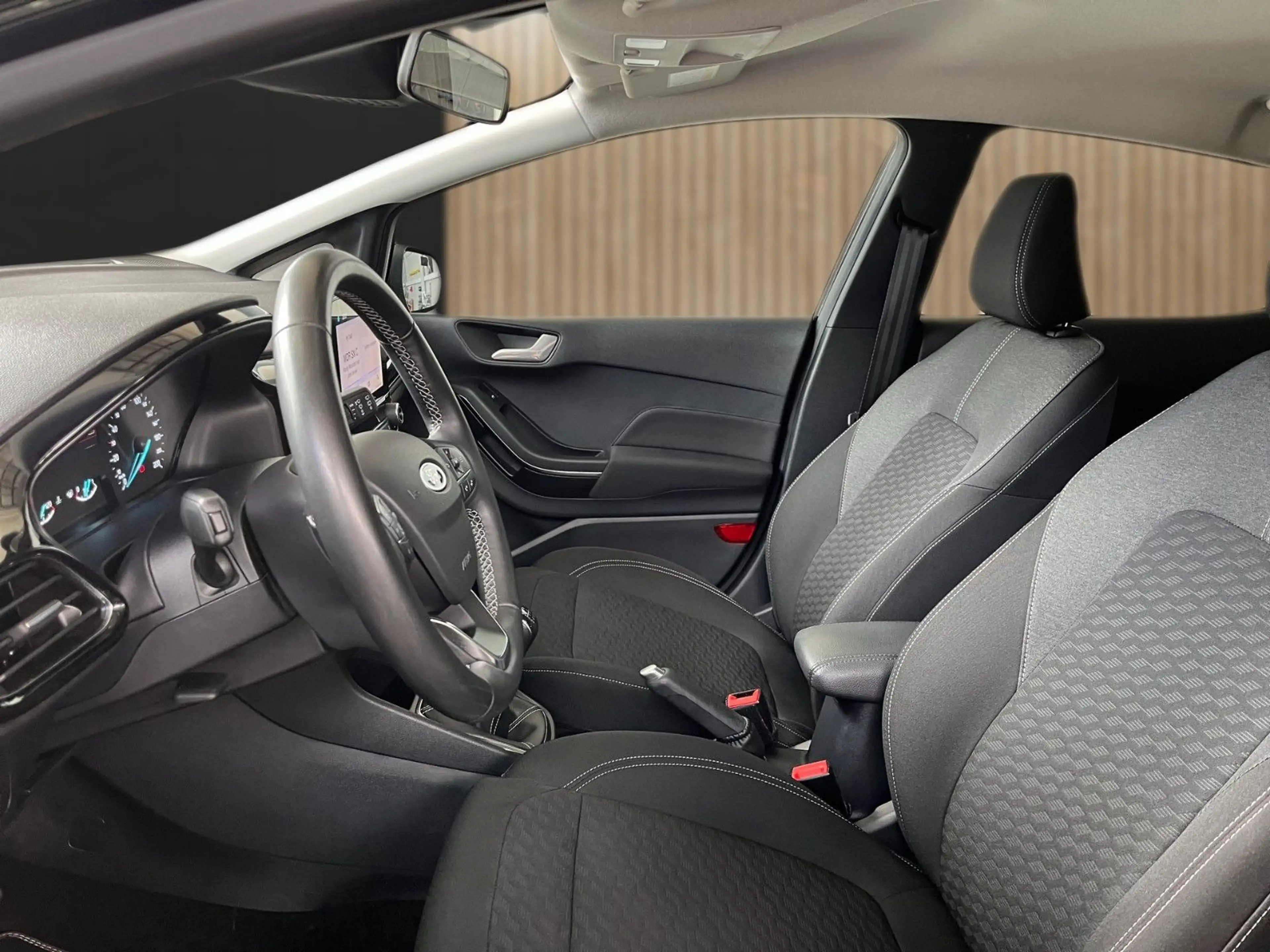 Ford Fiesta Titanium — photo 7