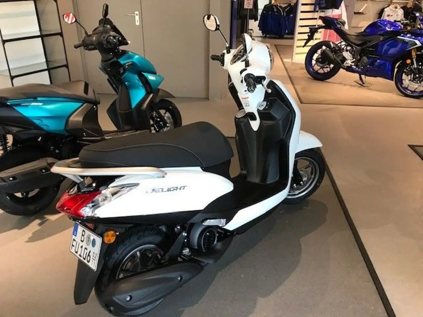 Yamaha D'elight 125 * B196 * White - 2