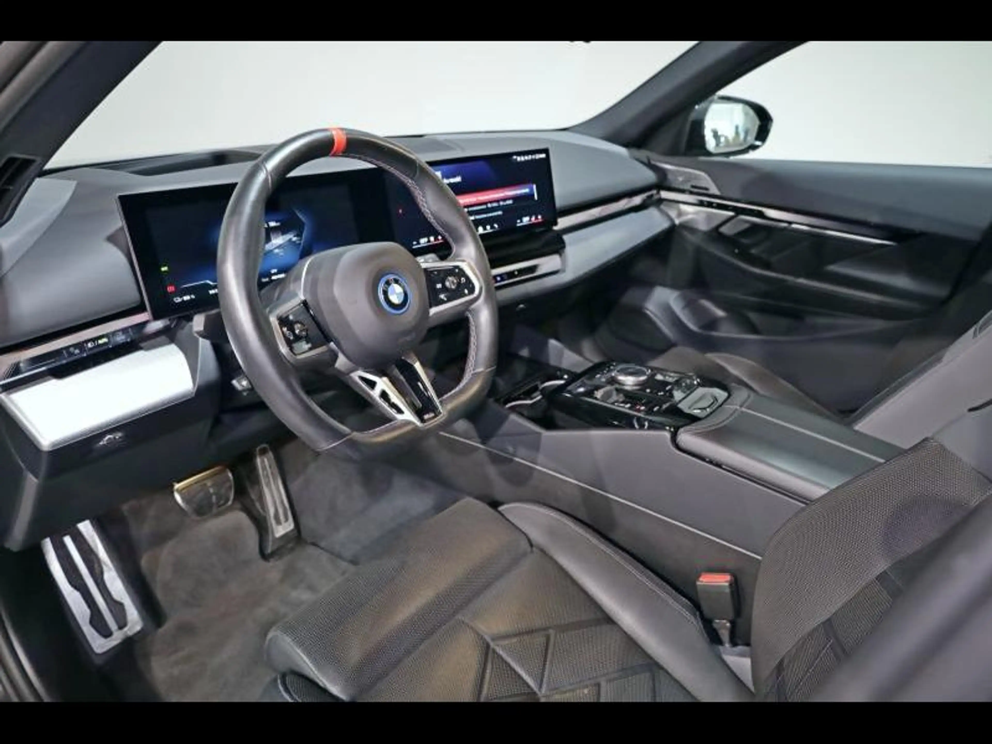 BMW i5 M60 xDrive Touring Kit M Sport — photo 6