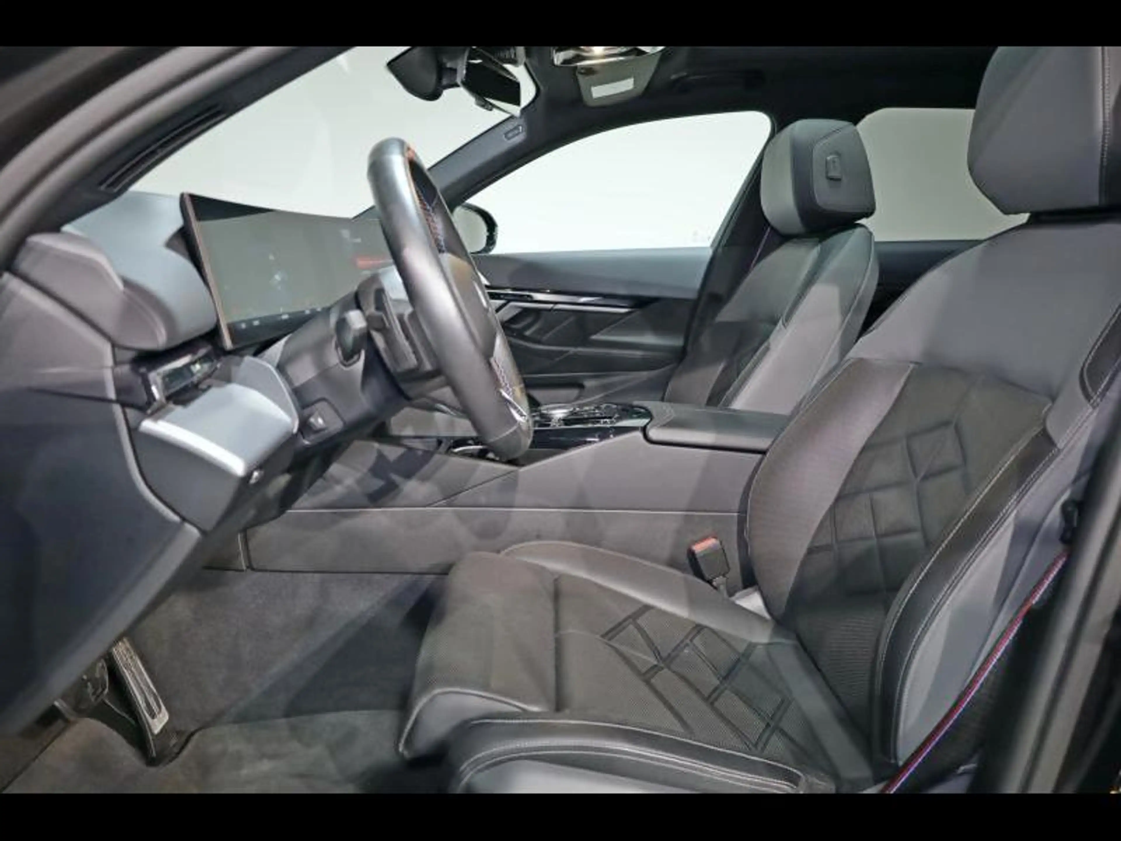 BMW i5 M60 xDrive Touring Kit M Sport — photo 9