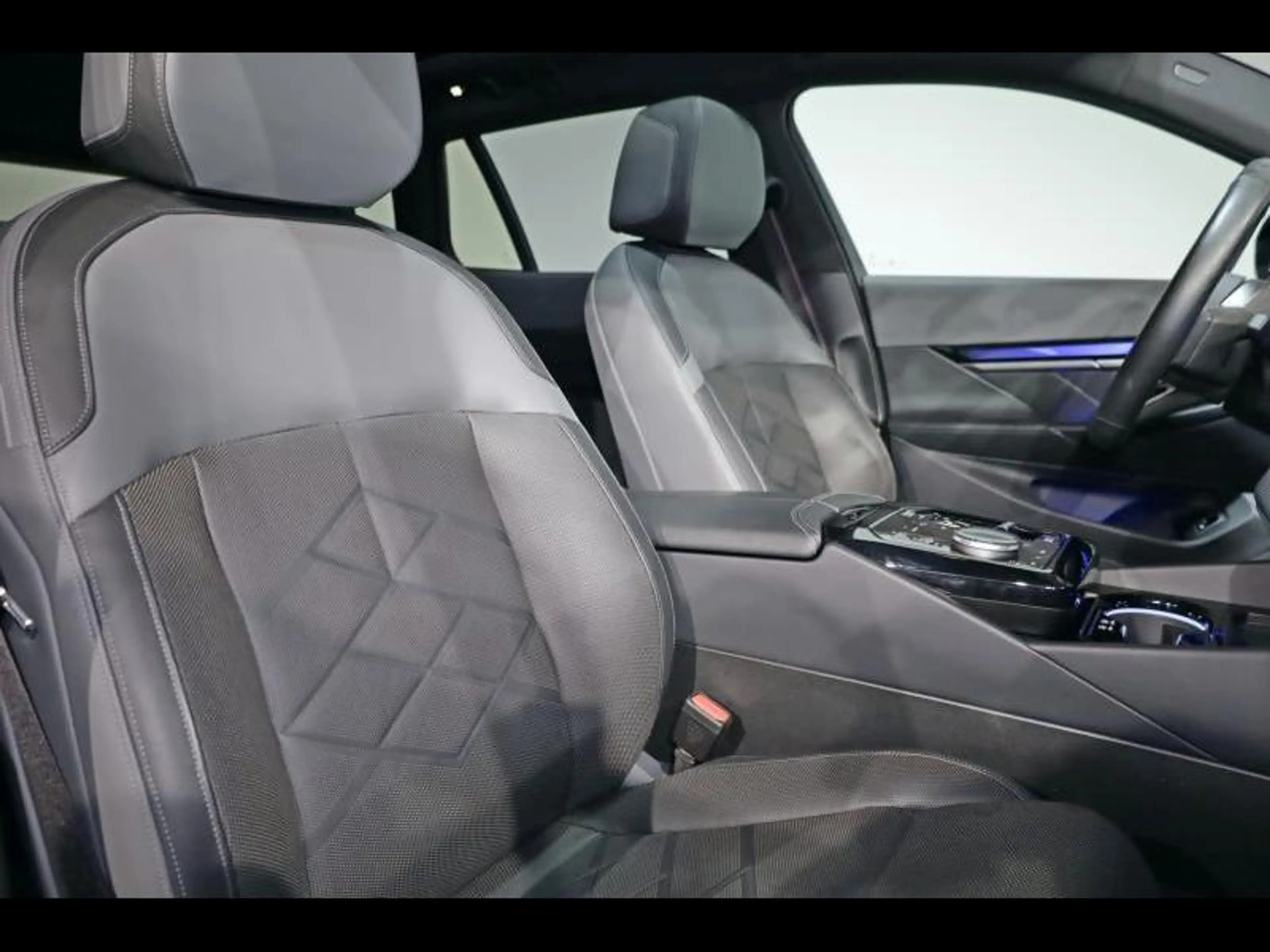 BMW i5 M60 xDrive Touring Kit M Sport — photo 11