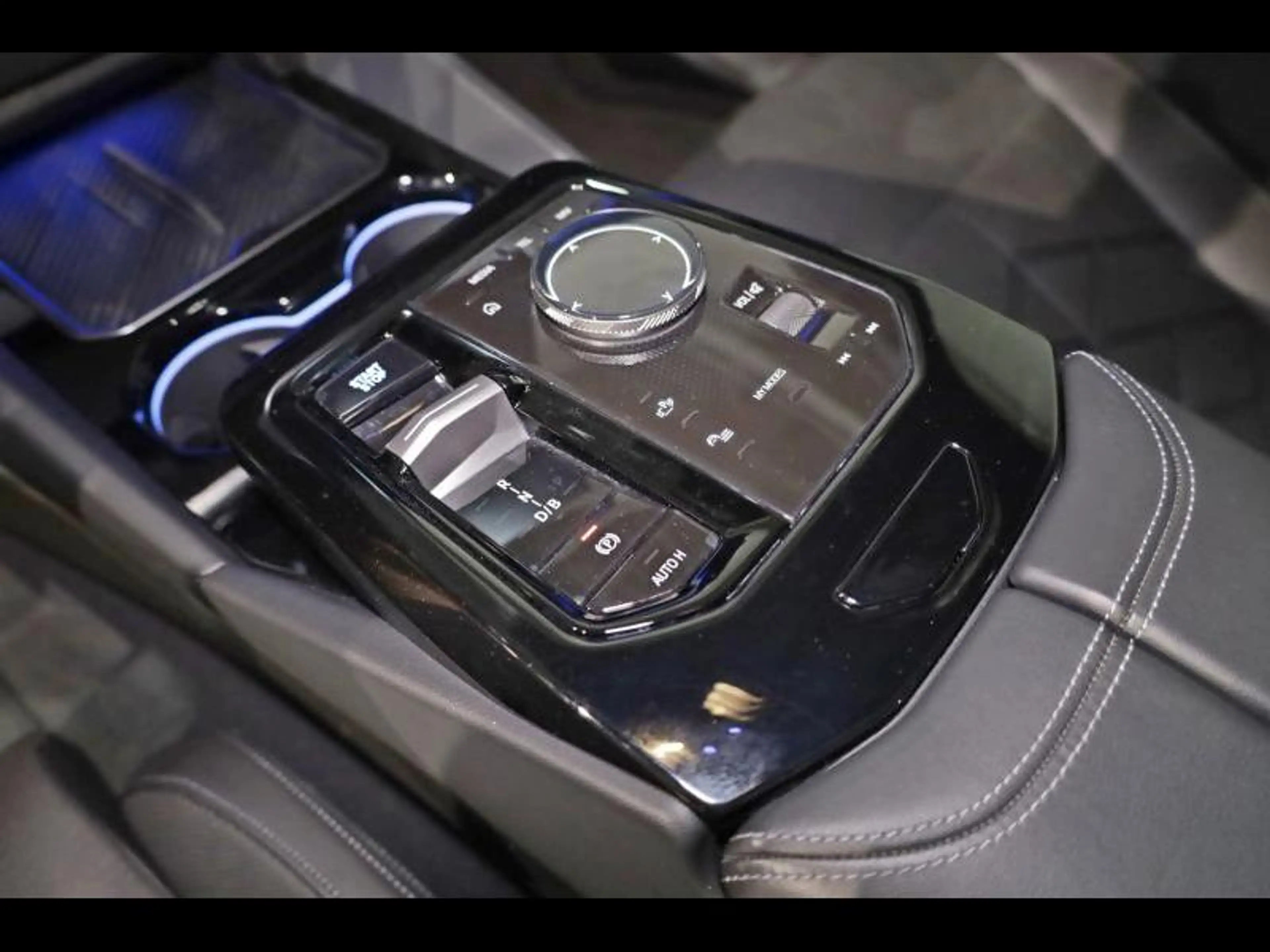 BMW i5 M60 xDrive Touring Kit M Sport — photo 13