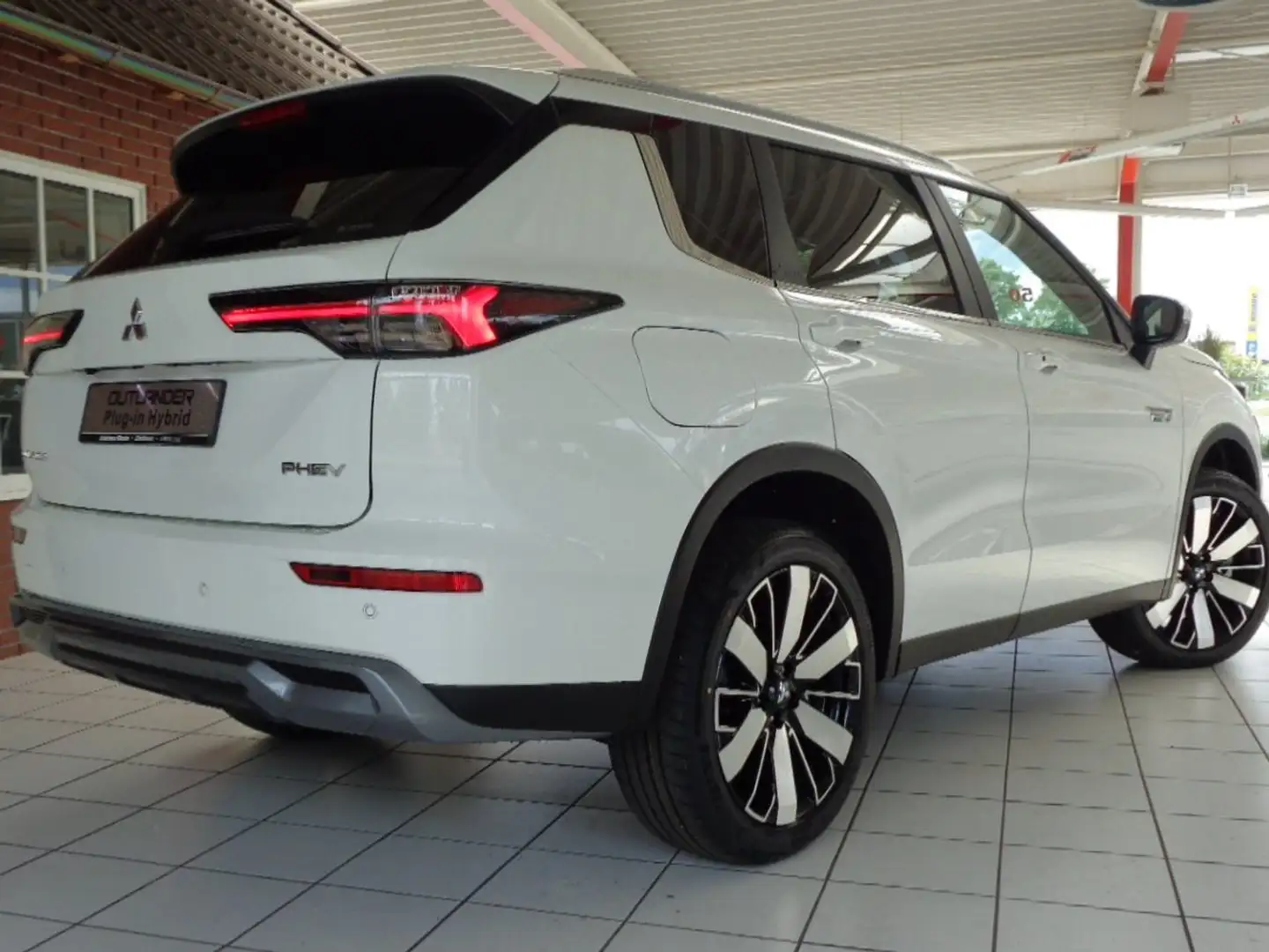 Mitsubishi Outlander 2.4 4WD Plug-In Hybrid Intro Edition Blanc - 2