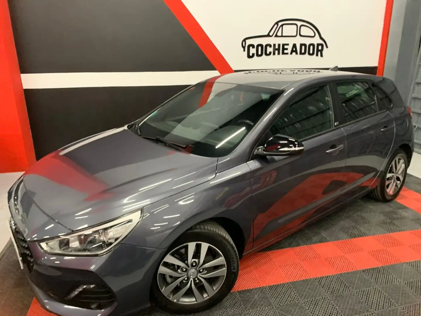 Hyundai i30 1.0 TGDI Go 120 Gris - 2