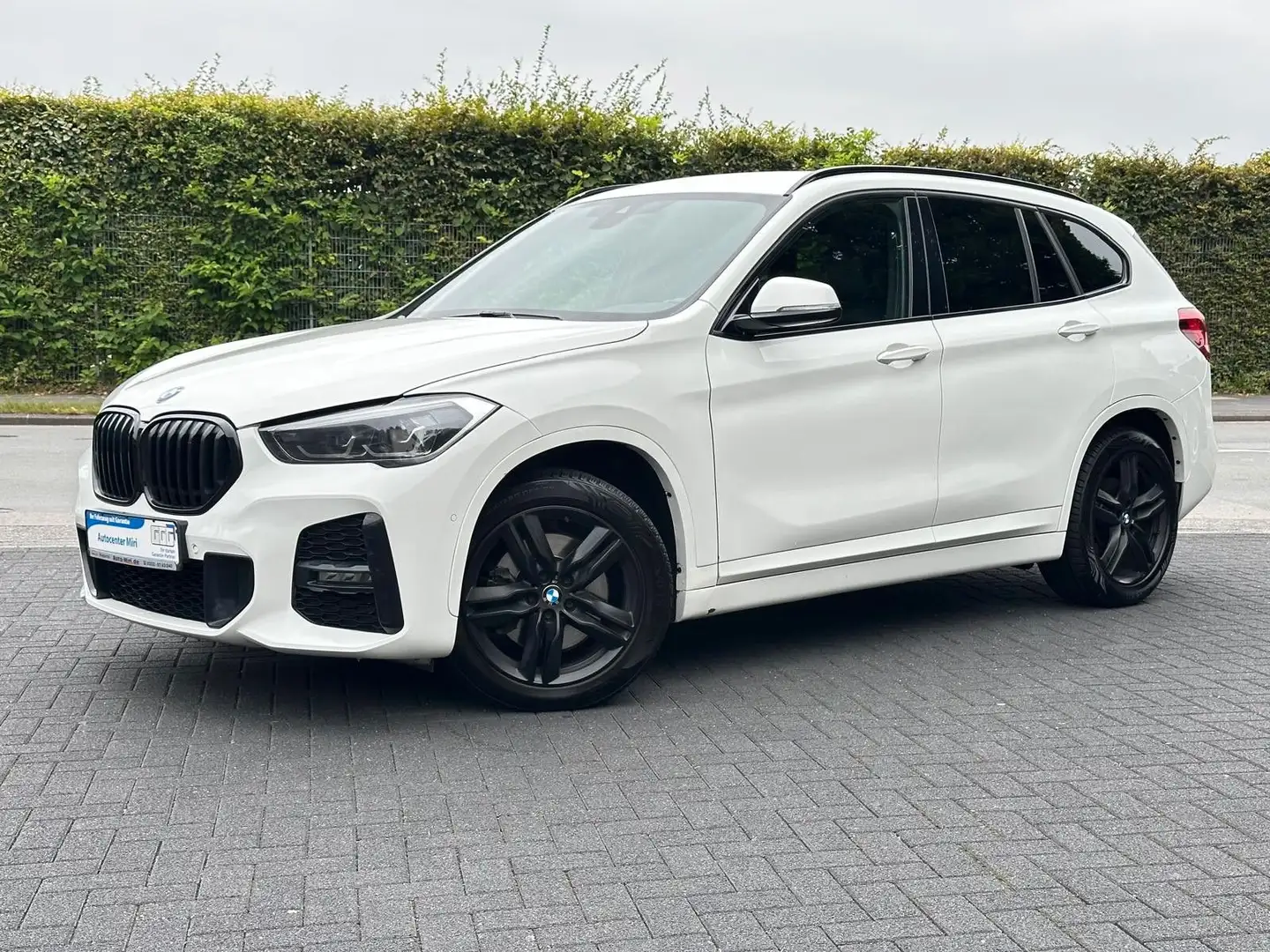 BMW X1 xDrive 20 d M Sport LED-Navi-PDC-SHZ-AHK- Weiß - 2