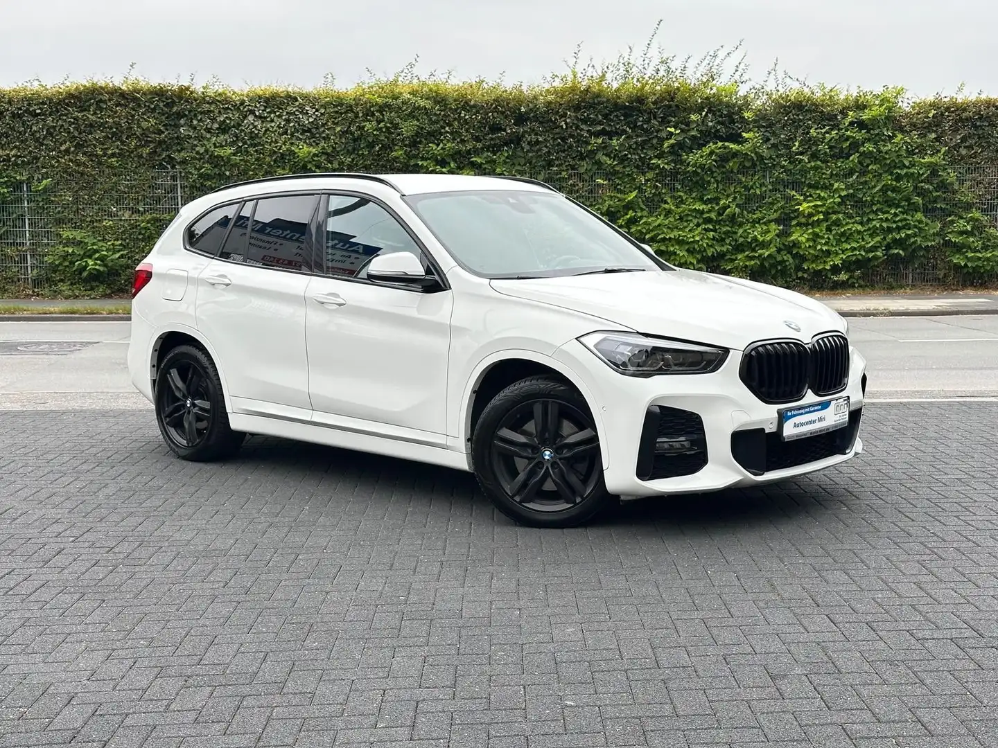 BMW X1 xDrive 20 d M Sport LED-Navi-PDC-SHZ-AHK- Weiß - 1