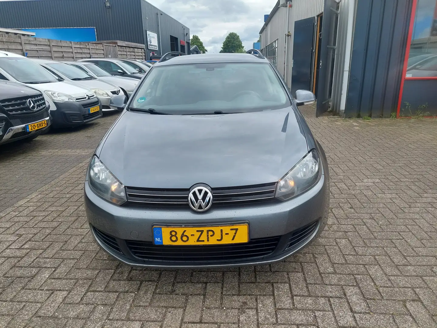 Volkswagen Golf Variant 1.2 TSI Comfortline BlueMotion Gris - 2