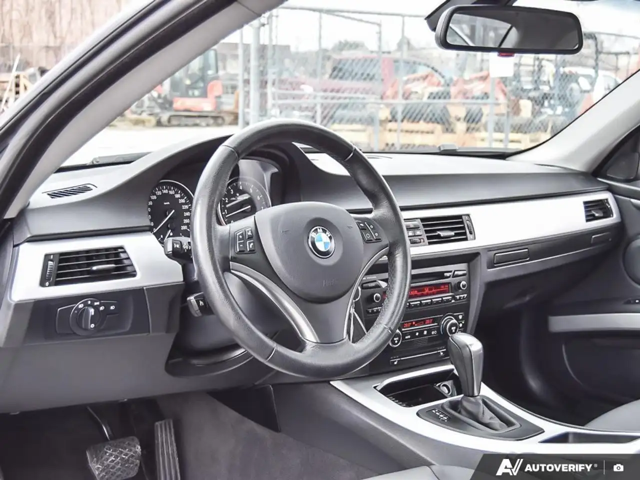 BMW 3 Series снимка BMW 3 Series