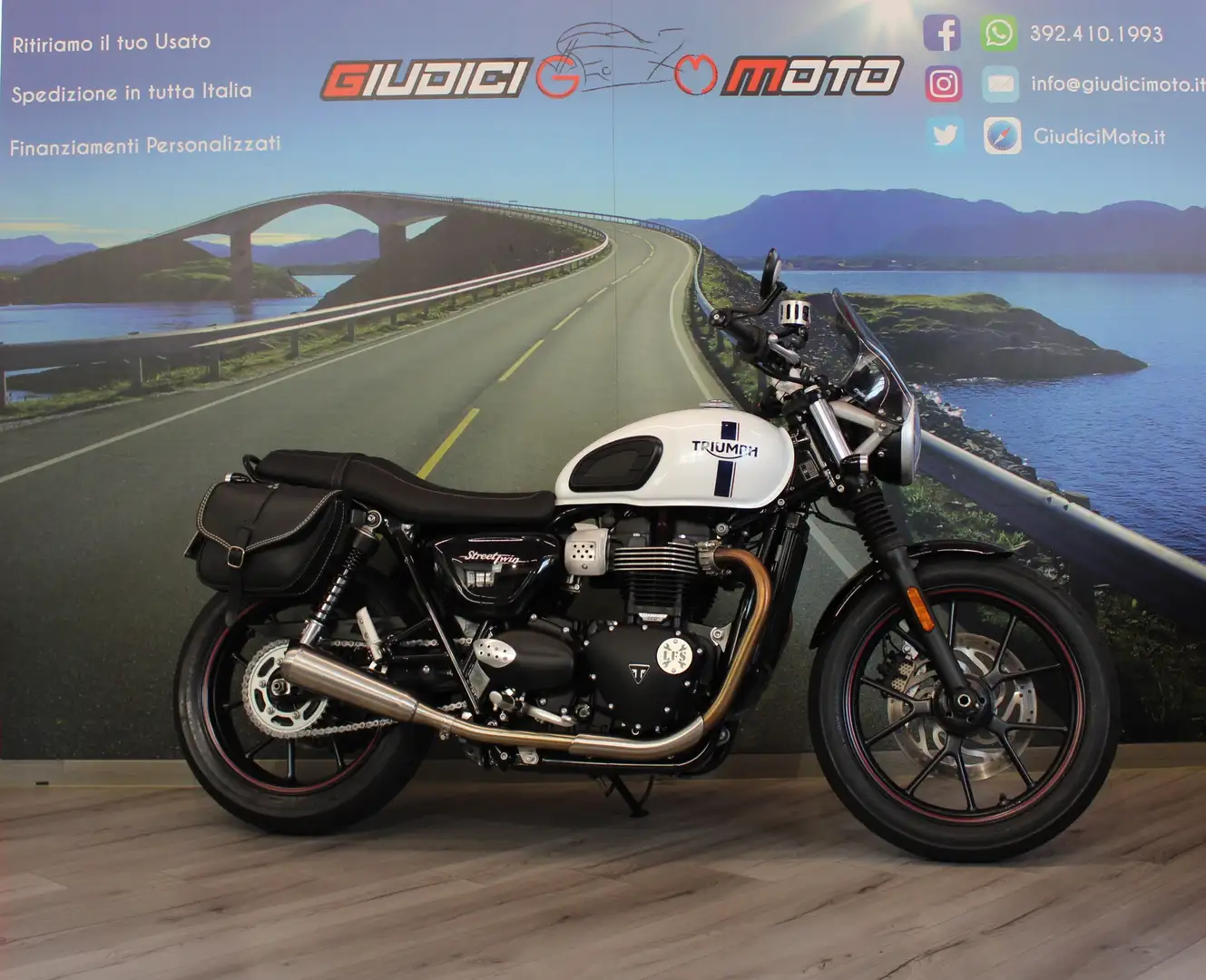 Triumph Street Twin 900 - ABS - 2018 - km 7391 Bianco - 1