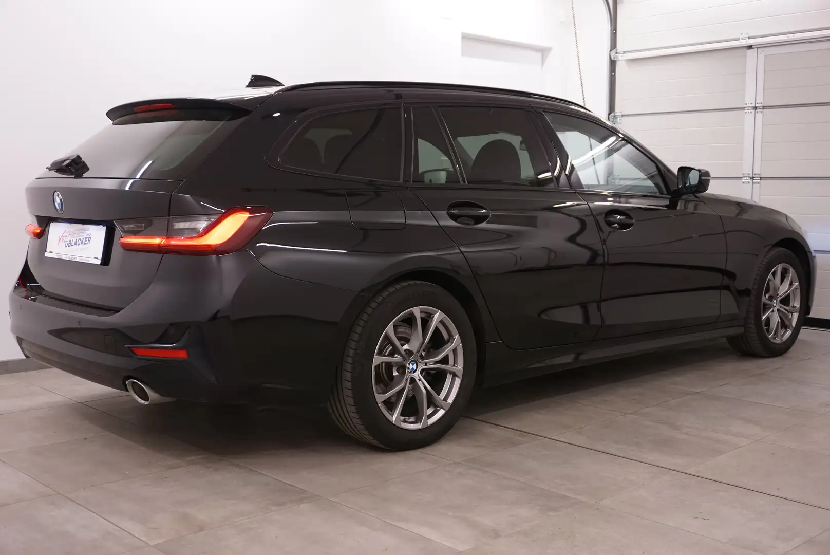 BMW 320 d Sport Line // shadow line // Ambientebeleuchtung Schwarz - 2