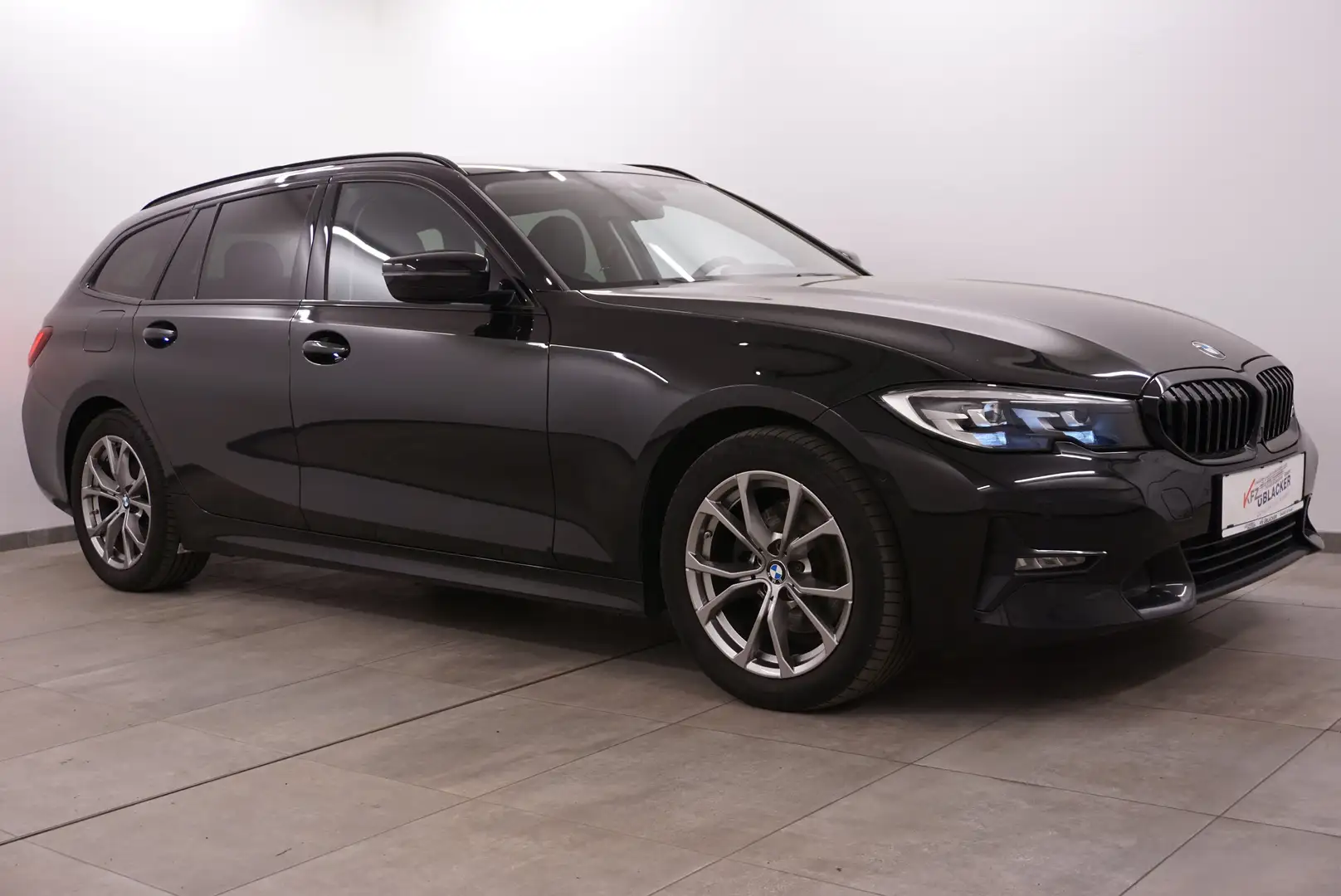 BMW 320 d Sport Line // shadow line // Ambientebeleuchtung Schwarz - 1