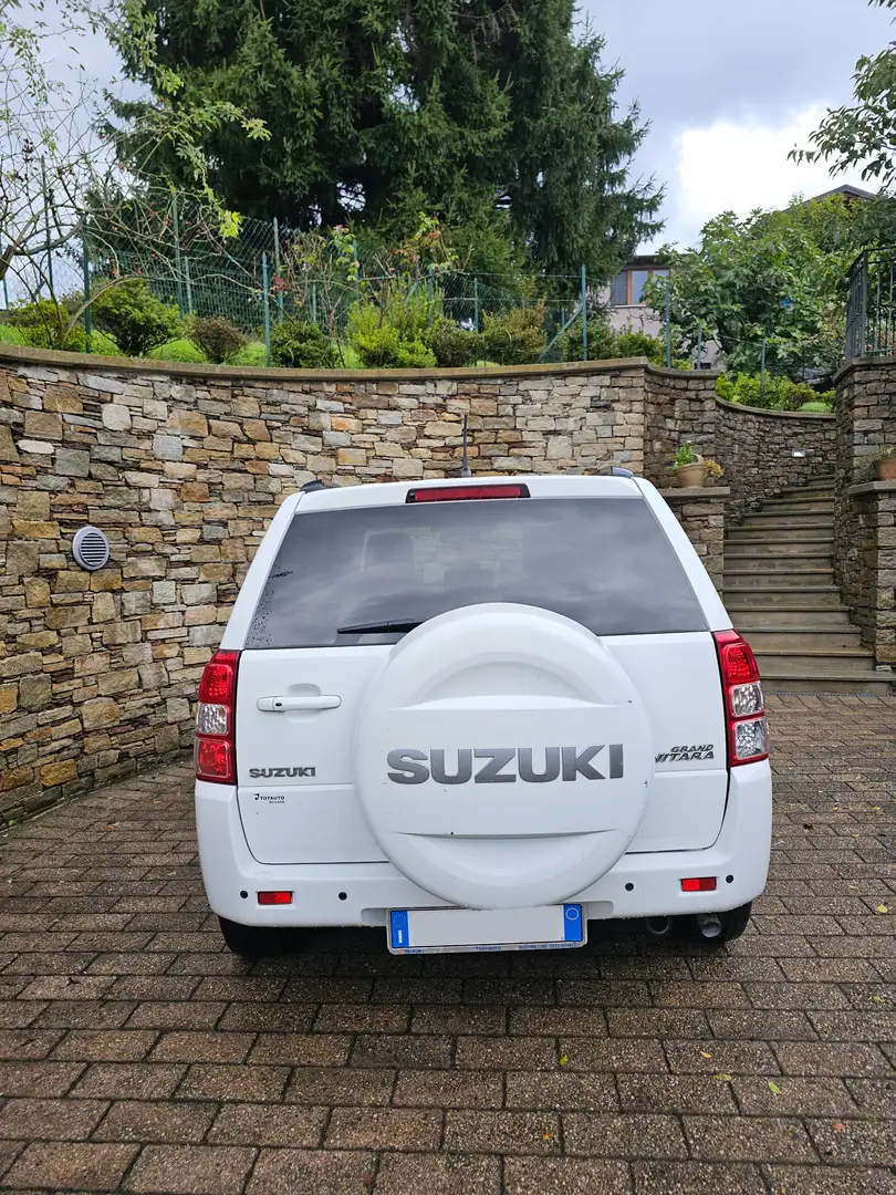 Suzuki Grand Vitara Grand Vitara II 2011 1.9 ddis offroad 5p E5 Biały - 2