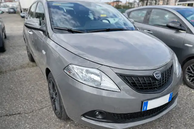Lancia Ypsilon 1.0 FireFly Hybrid Silver
