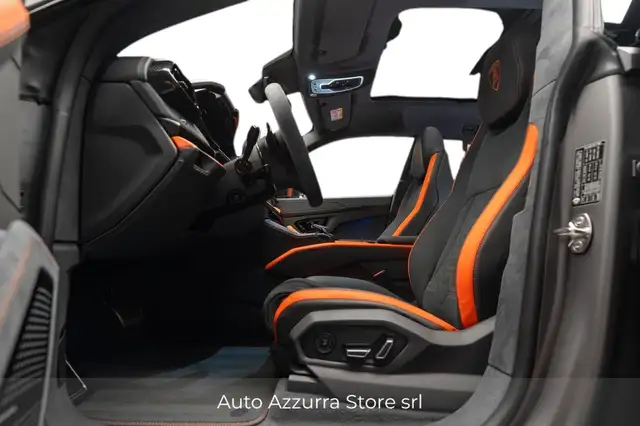 Lamborghini Urus view 11