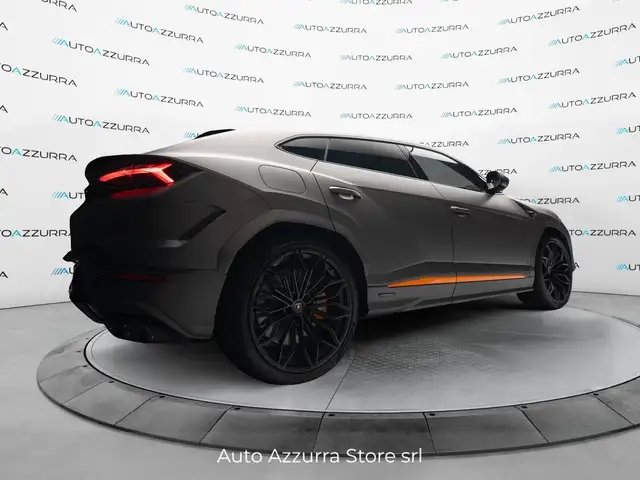 Lamborghini Urus view 4