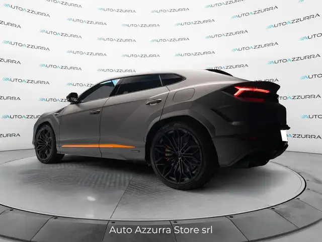 Lamborghini Urus view 6