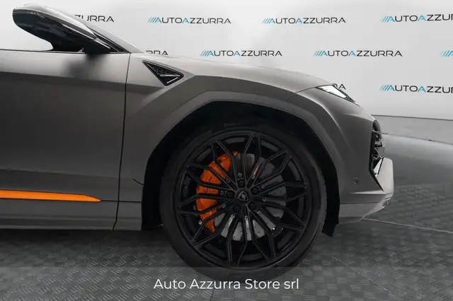 Lamborghini Urus view 7