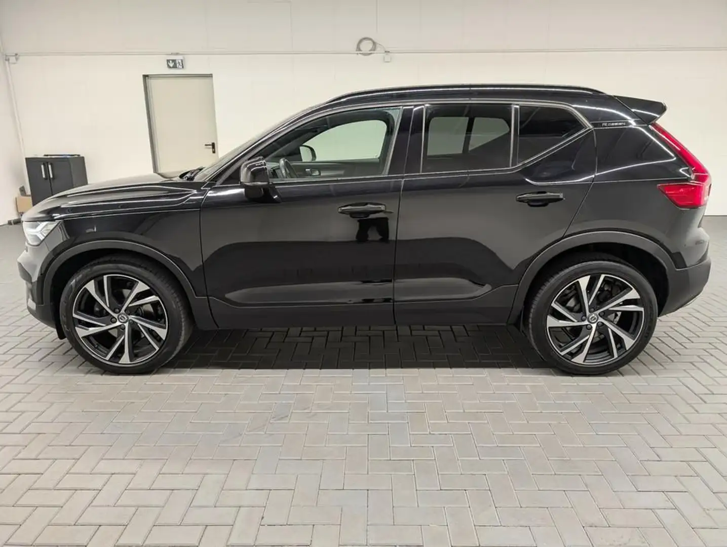 Volvo XC40 R-Design LED/Navi/Pano/360°/SHZ/Harman-K./2 Schwarz - 2