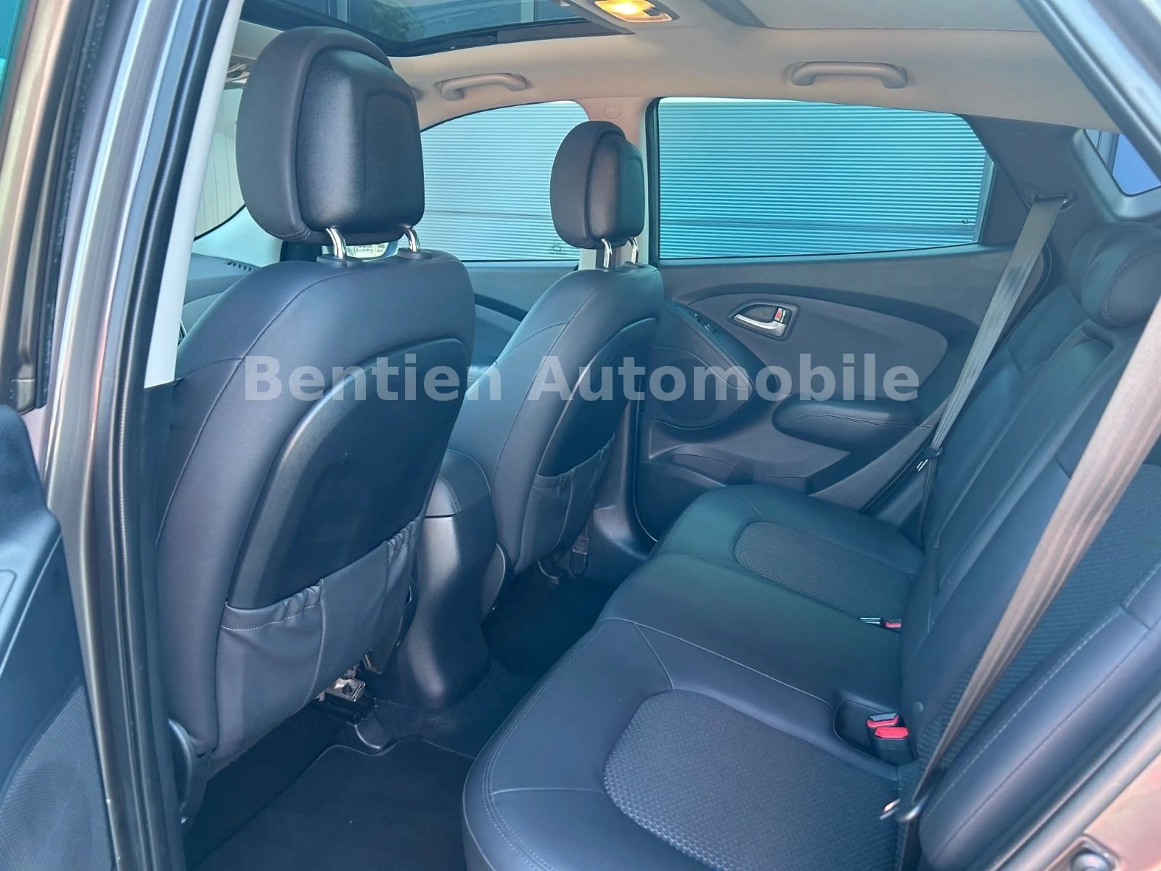 Hyundai iX35 blue Style, Navi,AHK,Kamera,SHZ,ALU — photo 9