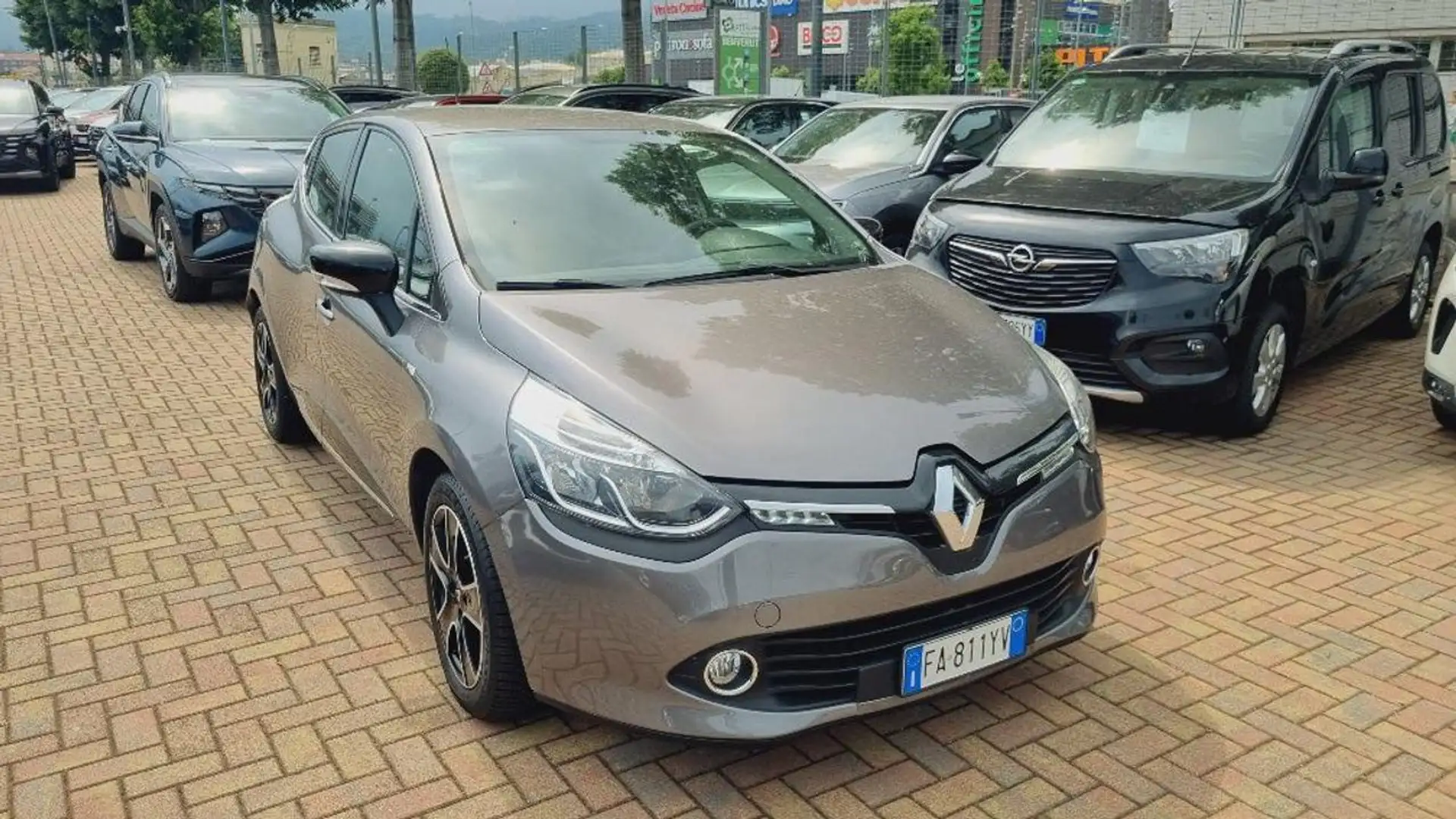 Renault Clio TCe 12V 90 CV Start&Stop 5 porte Energy Duel Šedá - 2