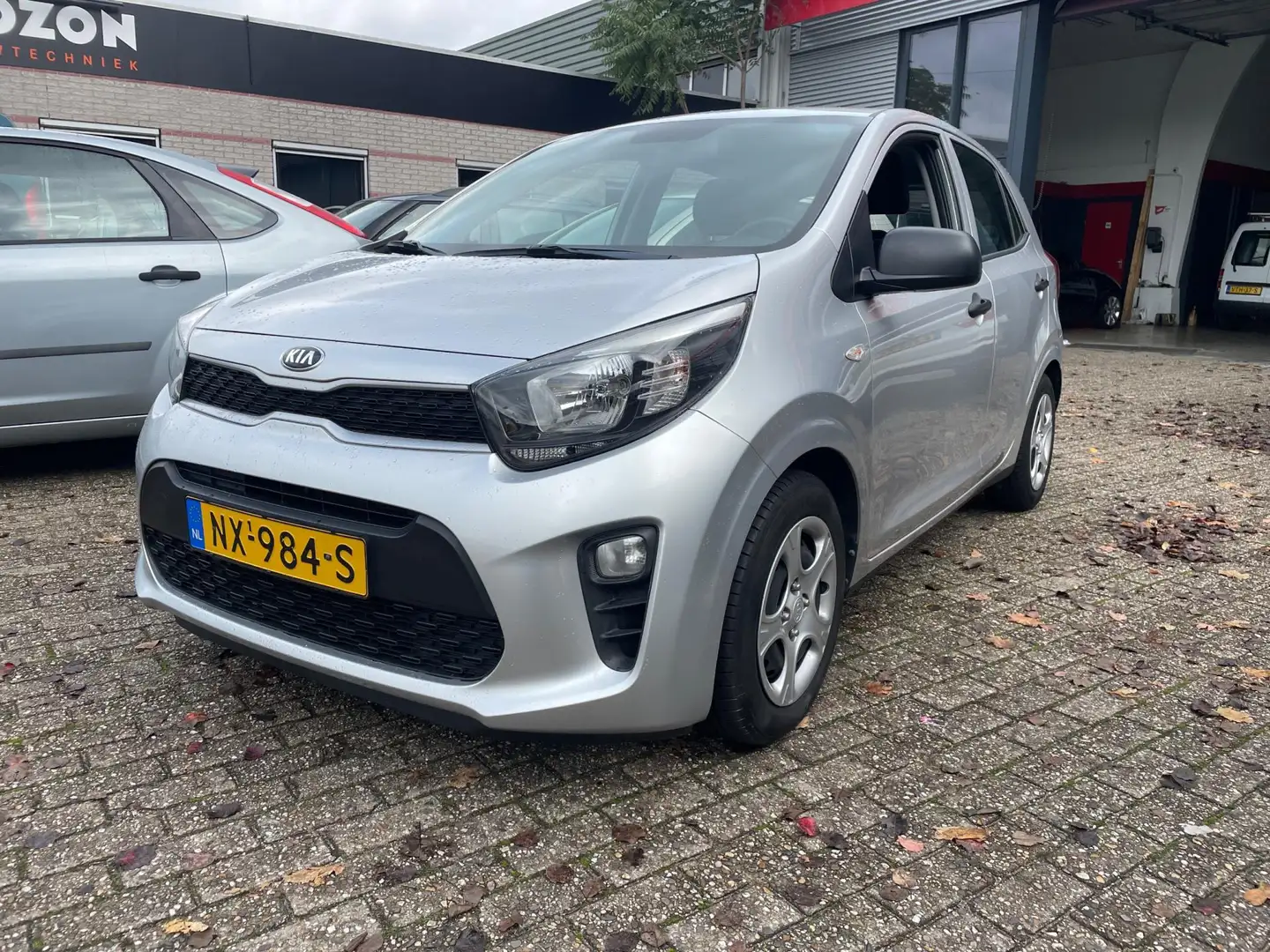 Kia Picanto 1.0 CVVT EconomyLine 1ste eigenaar Grijs - 2