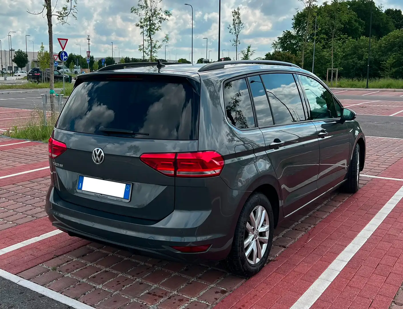 Volkswagen Touran Touran 1.6 tdi Business 115cv dsg Grigio - 1