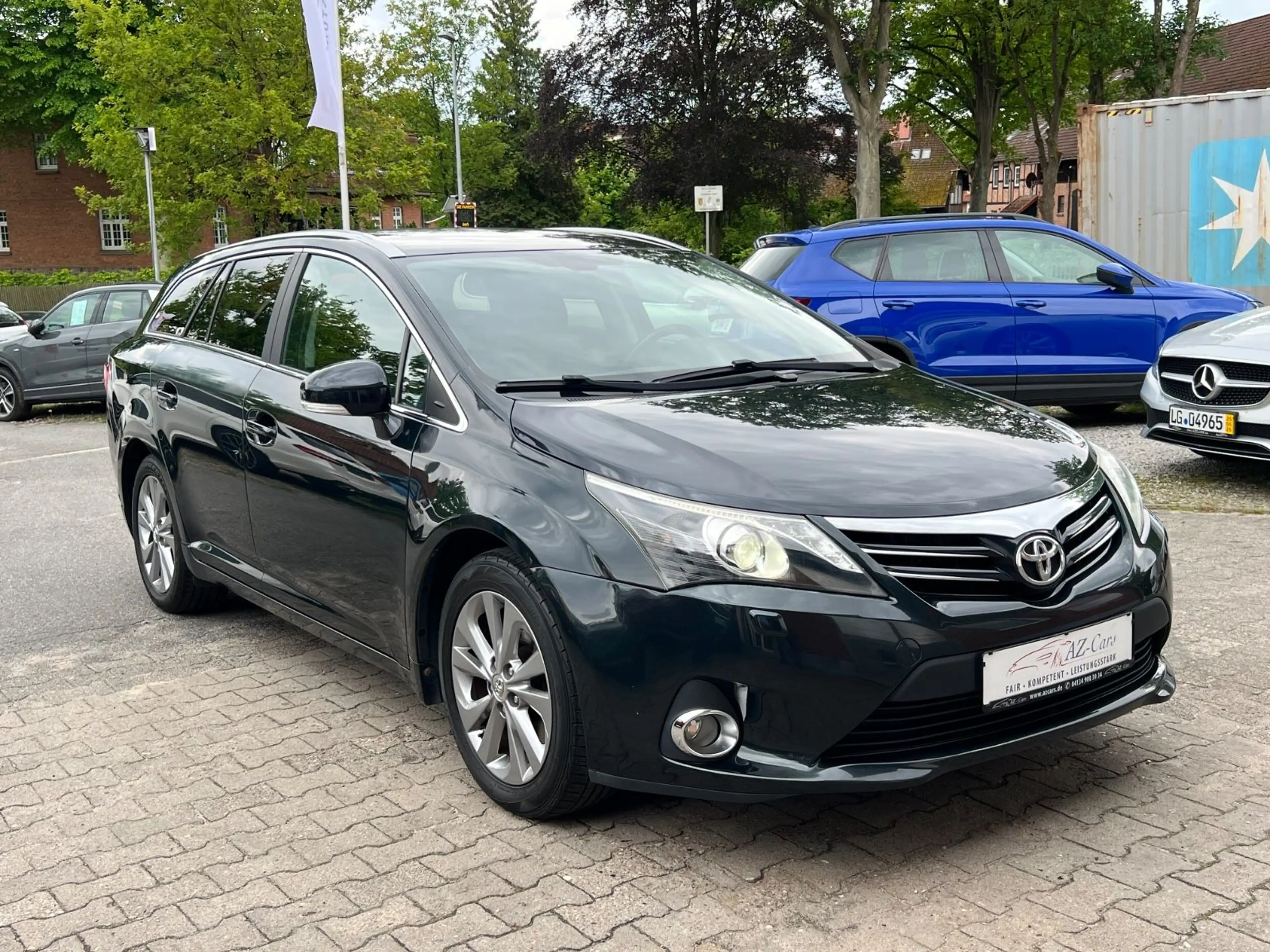 Toyota Avensis Kombi Life *AUTOMATIK*NAVI*KAMERA*XENON*