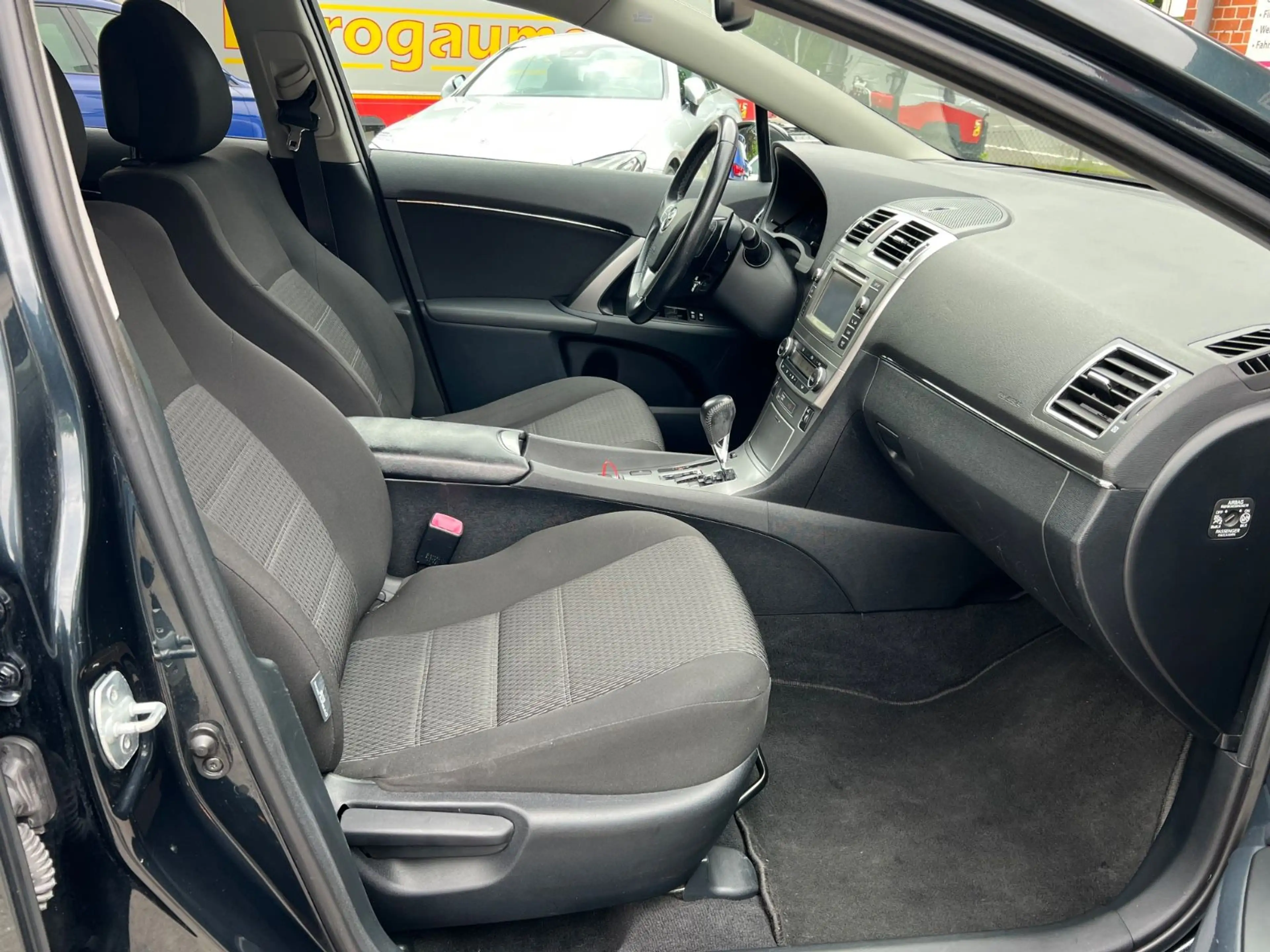 Toyota Avensis Kombi Life *AUTOMATIK*NAVI*KAMERA*XENON* — photo 14