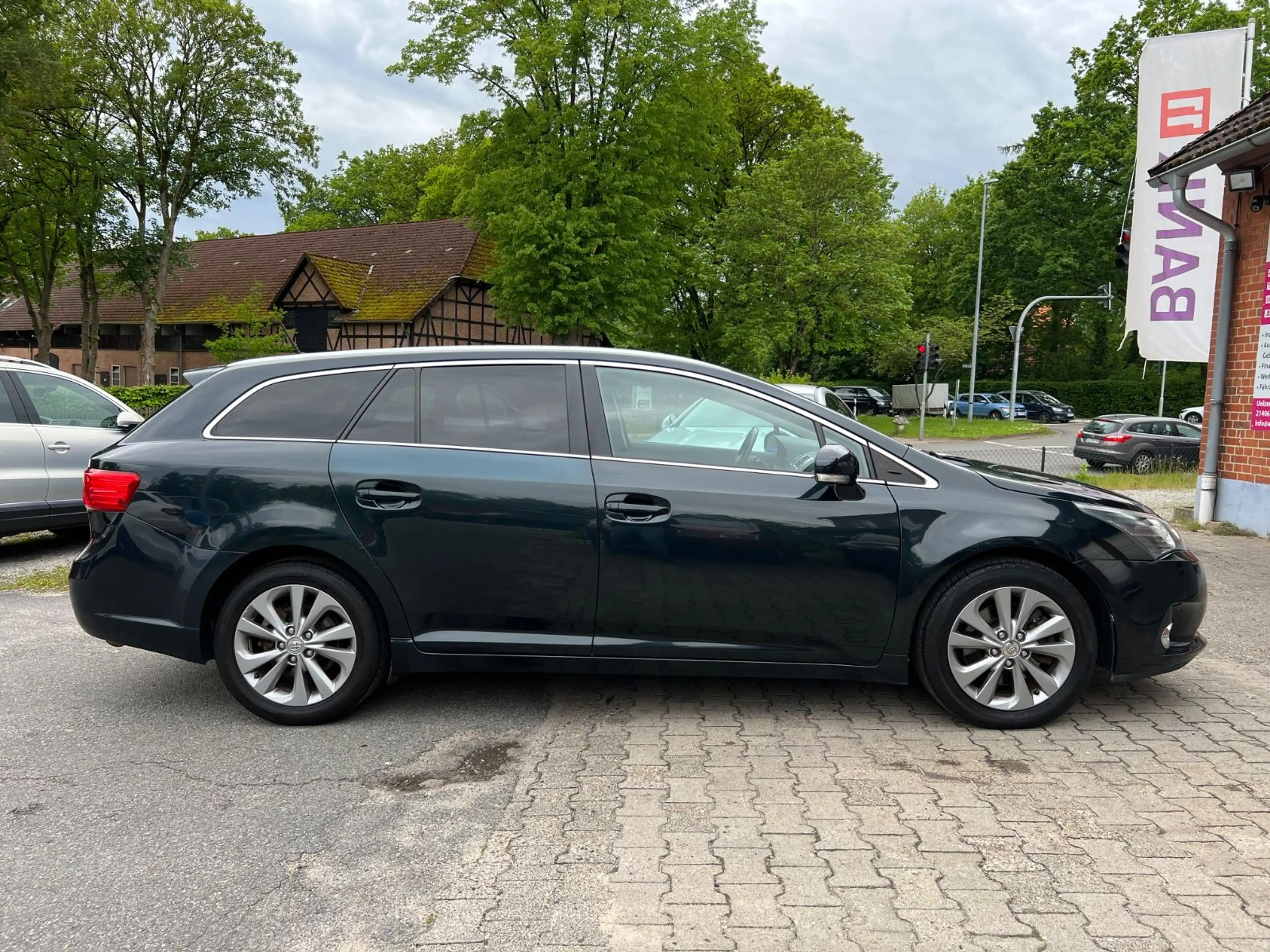 Toyota Avensis Kombi Life *AUTOMATIK*NAVI*KAMERA*XENON* — photo 7