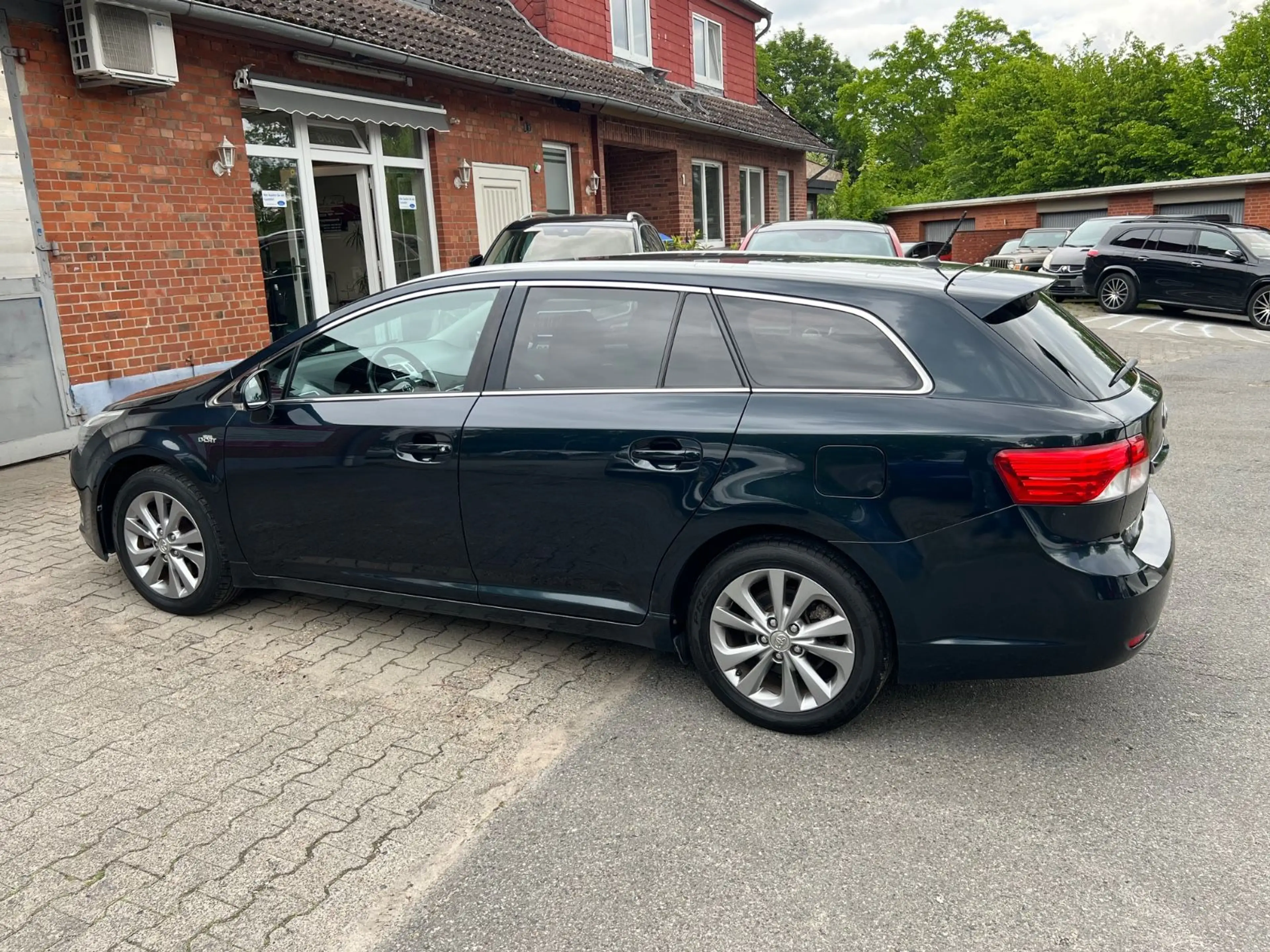 Toyota Avensis Kombi Life *AUTOMATIK*NAVI*KAMERA*XENON* — photo 11