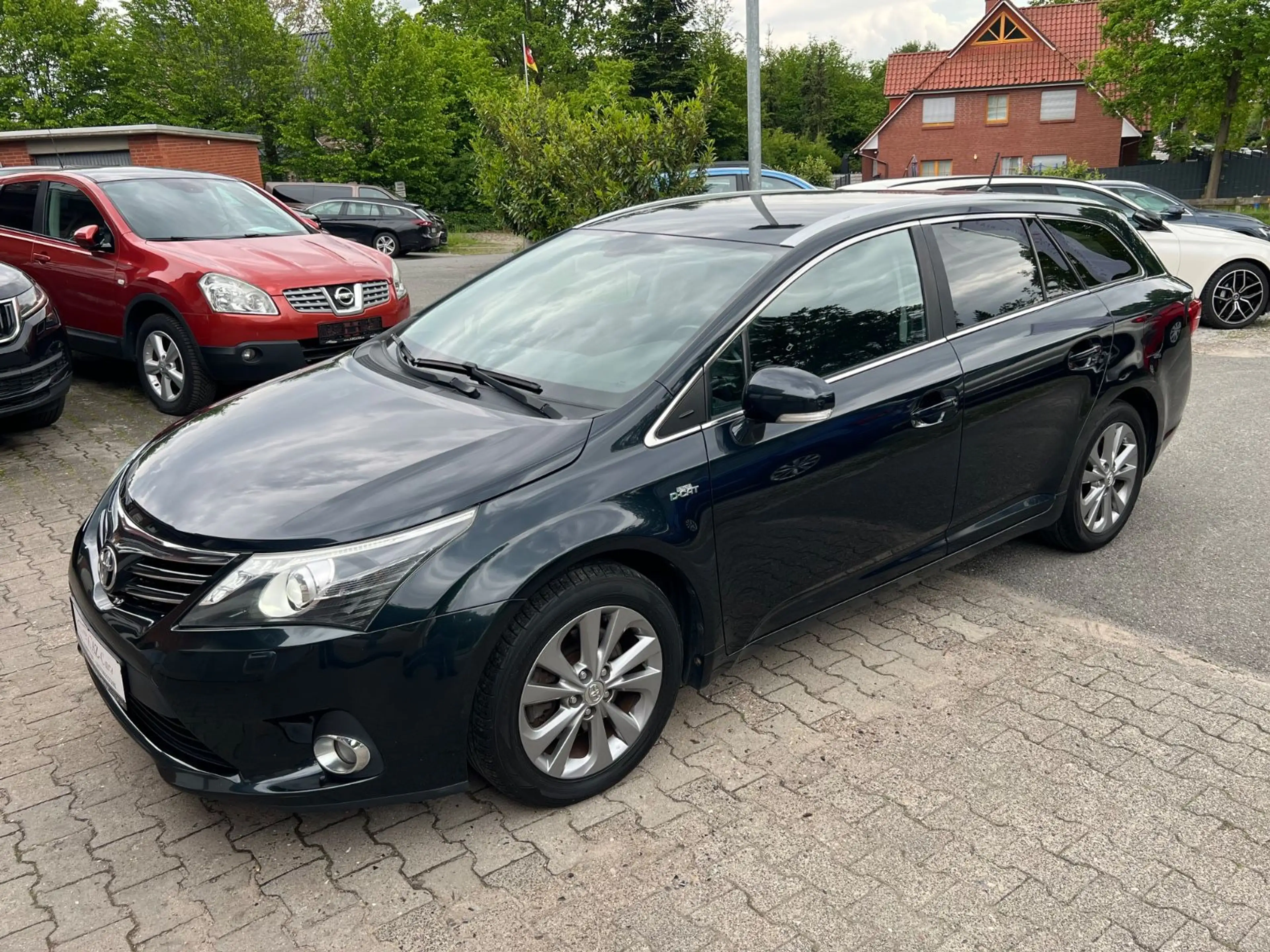 Toyota Avensis Kombi Life *AUTOMATIK*NAVI*KAMERA*XENON* — photo 9