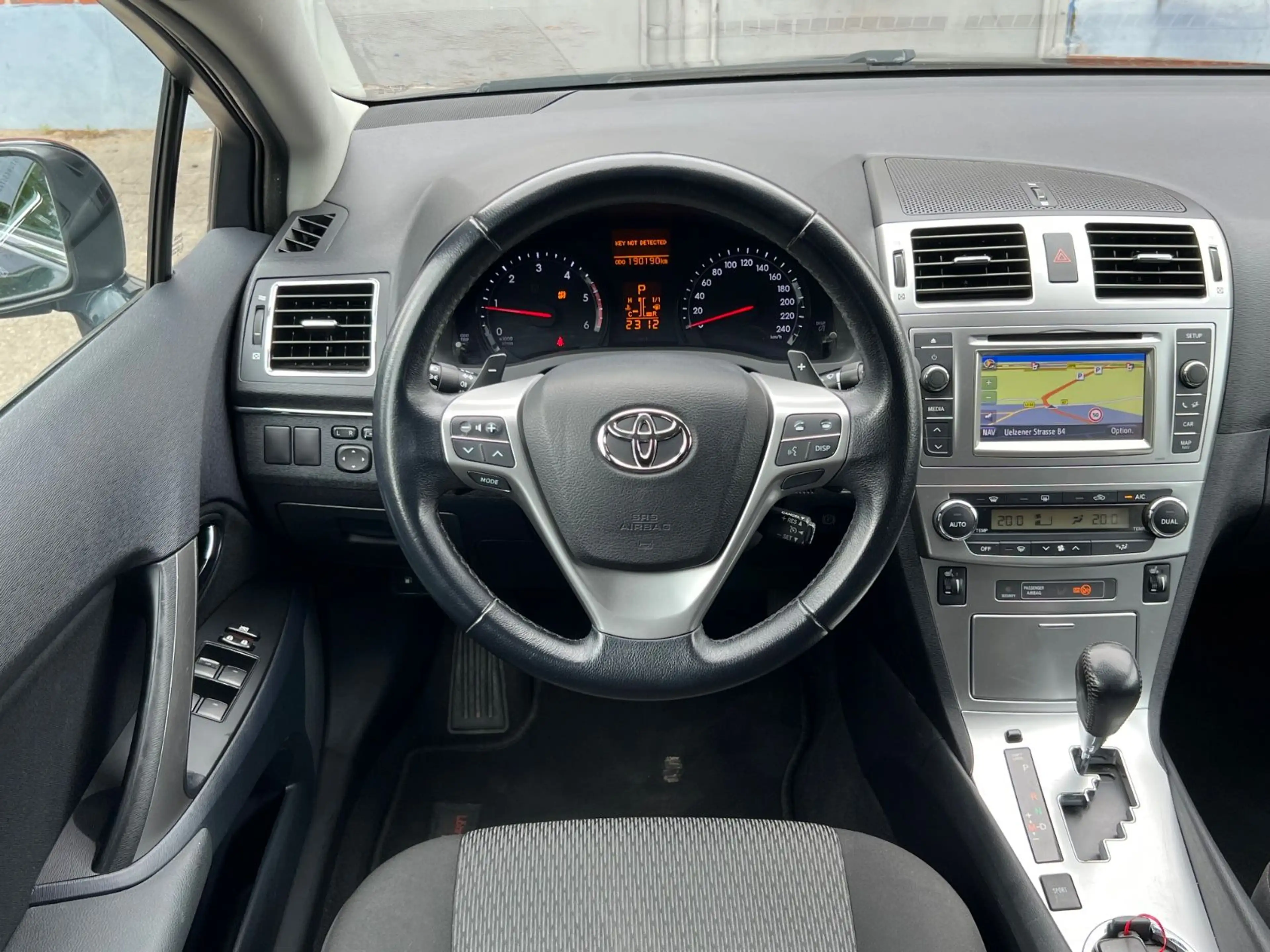 Toyota Avensis Kombi Life *AUTOMATIK*NAVI*KAMERA*XENON* — photo 13