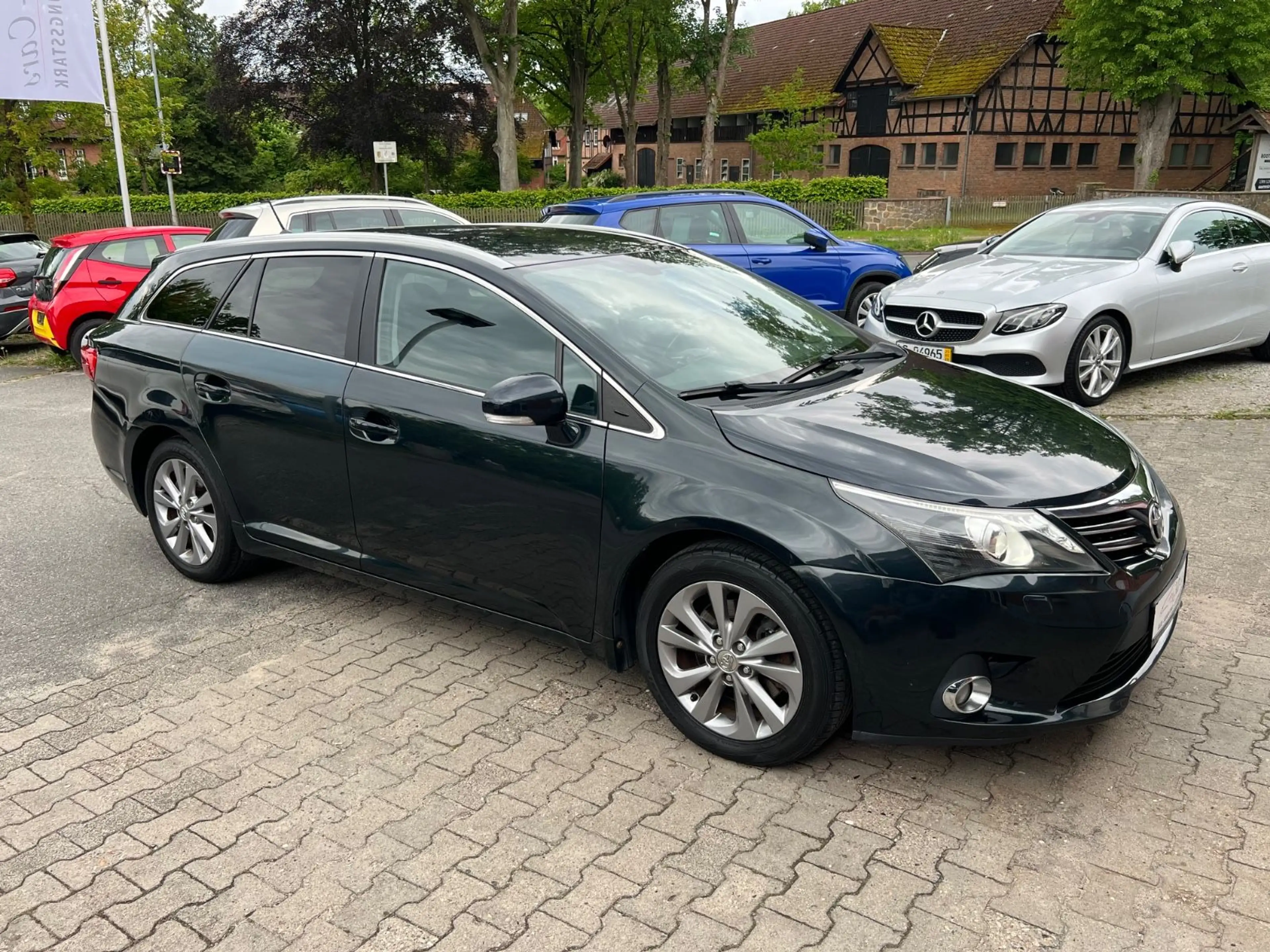 Toyota Avensis Kombi Life *AUTOMATIK*NAVI*KAMERA*XENON* — photo 12