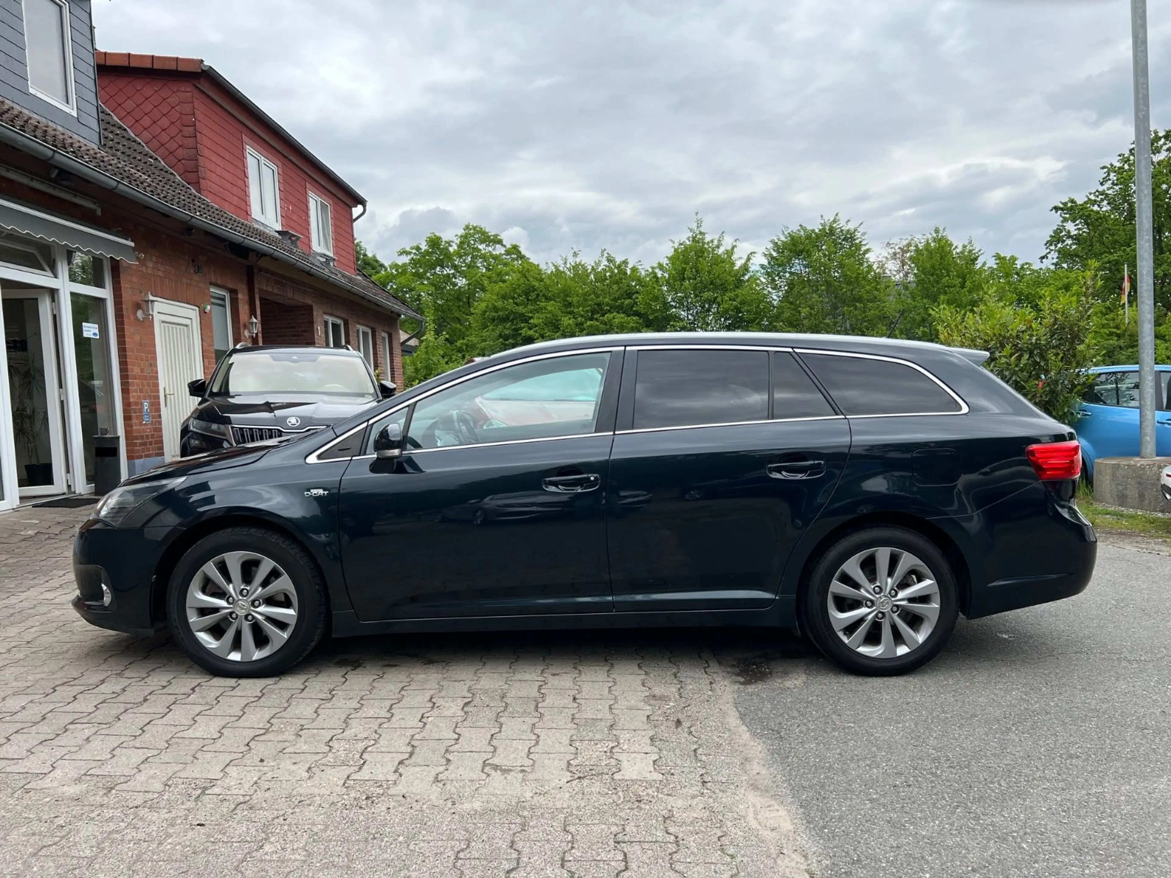 Toyota Avensis Kombi Life *AUTOMATIK*NAVI*KAMERA*XENON* — photo 5
