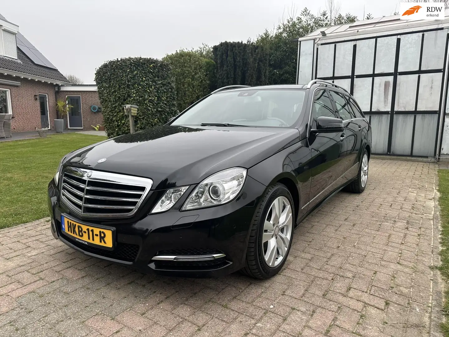Mercedes-Benz E 350 CGI Station Avantgarde Panodak Leder Comand Noir - 1