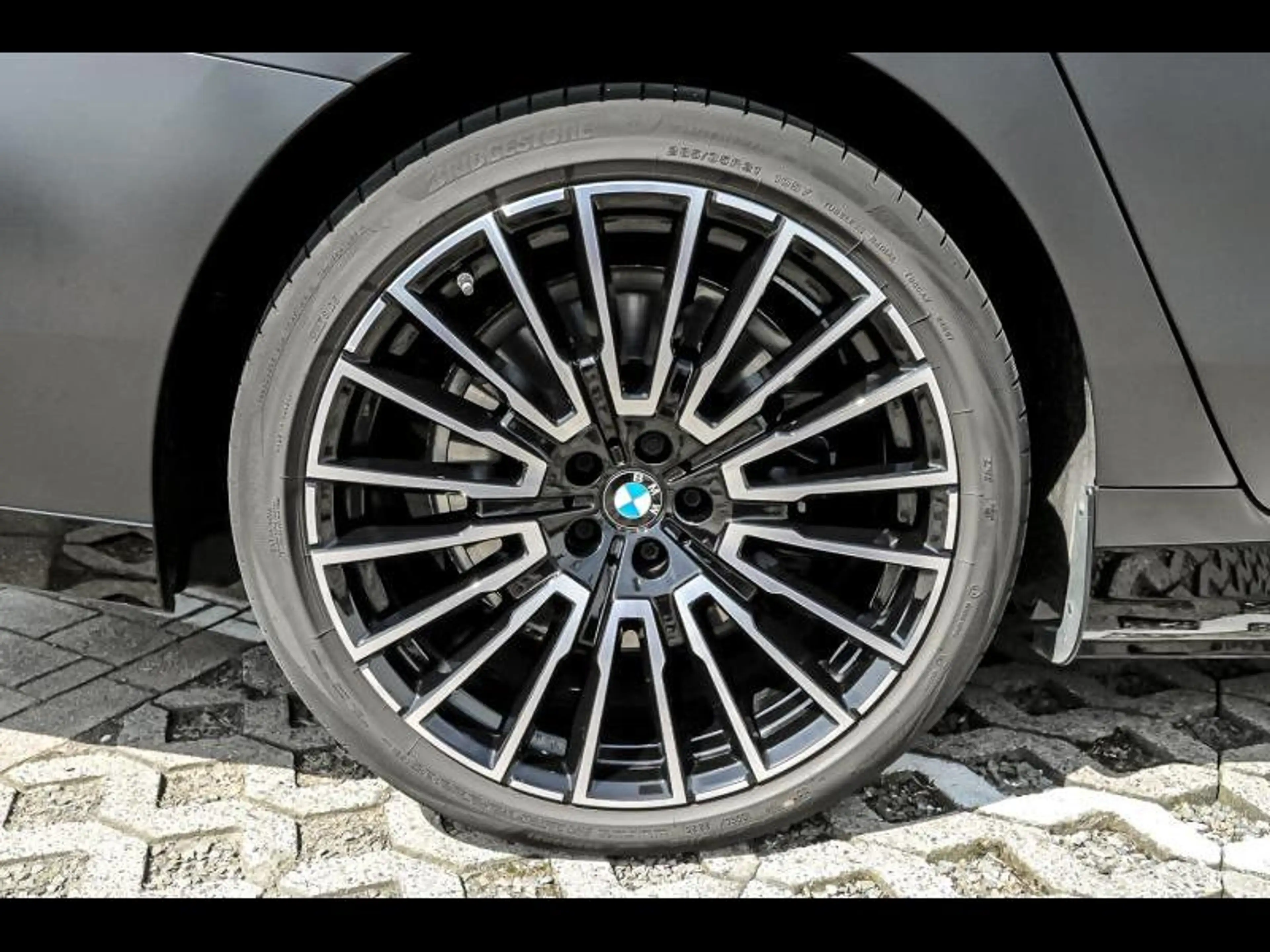BMW i7 eDrive50 - M Pack — photo 8