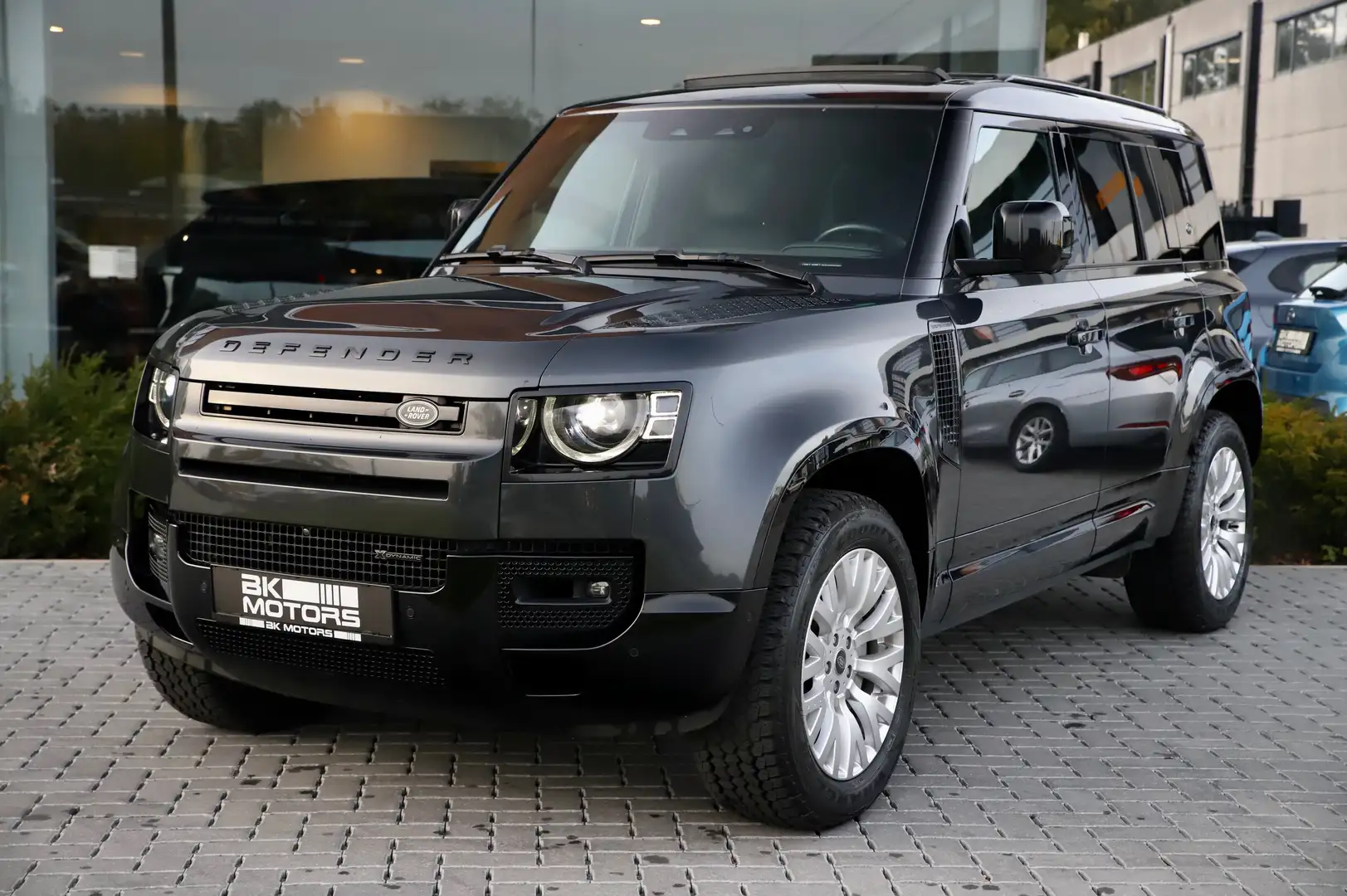 Land Rover Defender 110 D300 X-Dynamic HSE -TREKHAAK-KAHN-PANO-BTW 21% Grijs - 2