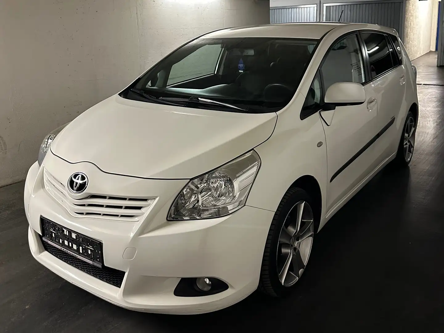 Toyota Verso Weiß - 1