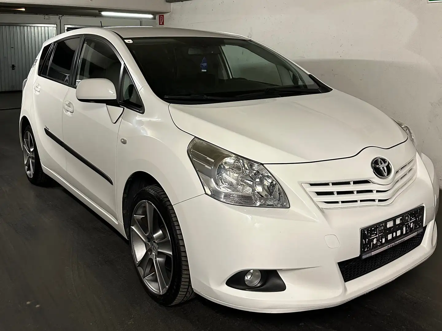 Toyota Verso Weiß - 2