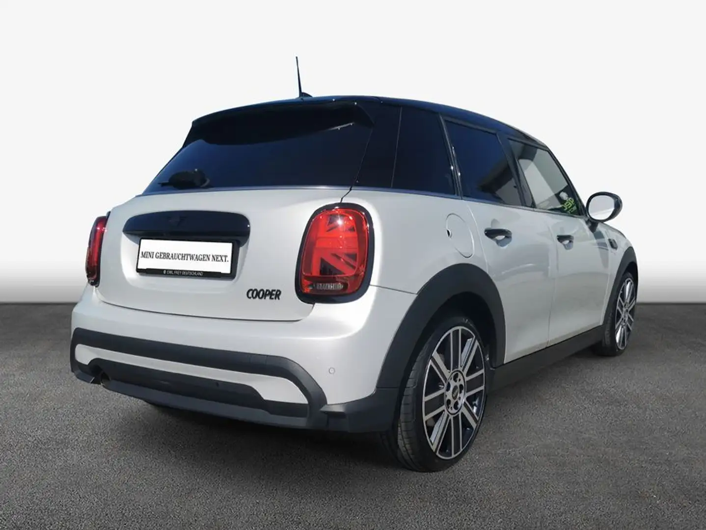 MINI Cooper Cooper Aut. MINI Yours Trim *Panorama*LHZ*Navi* Zilver - 2