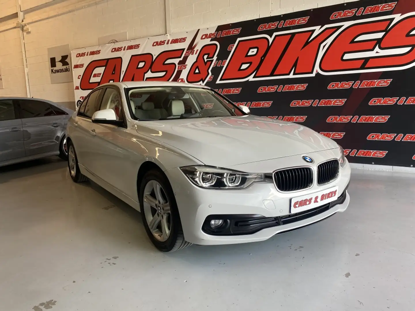 BMW 318 318dA Business Blanco - 1