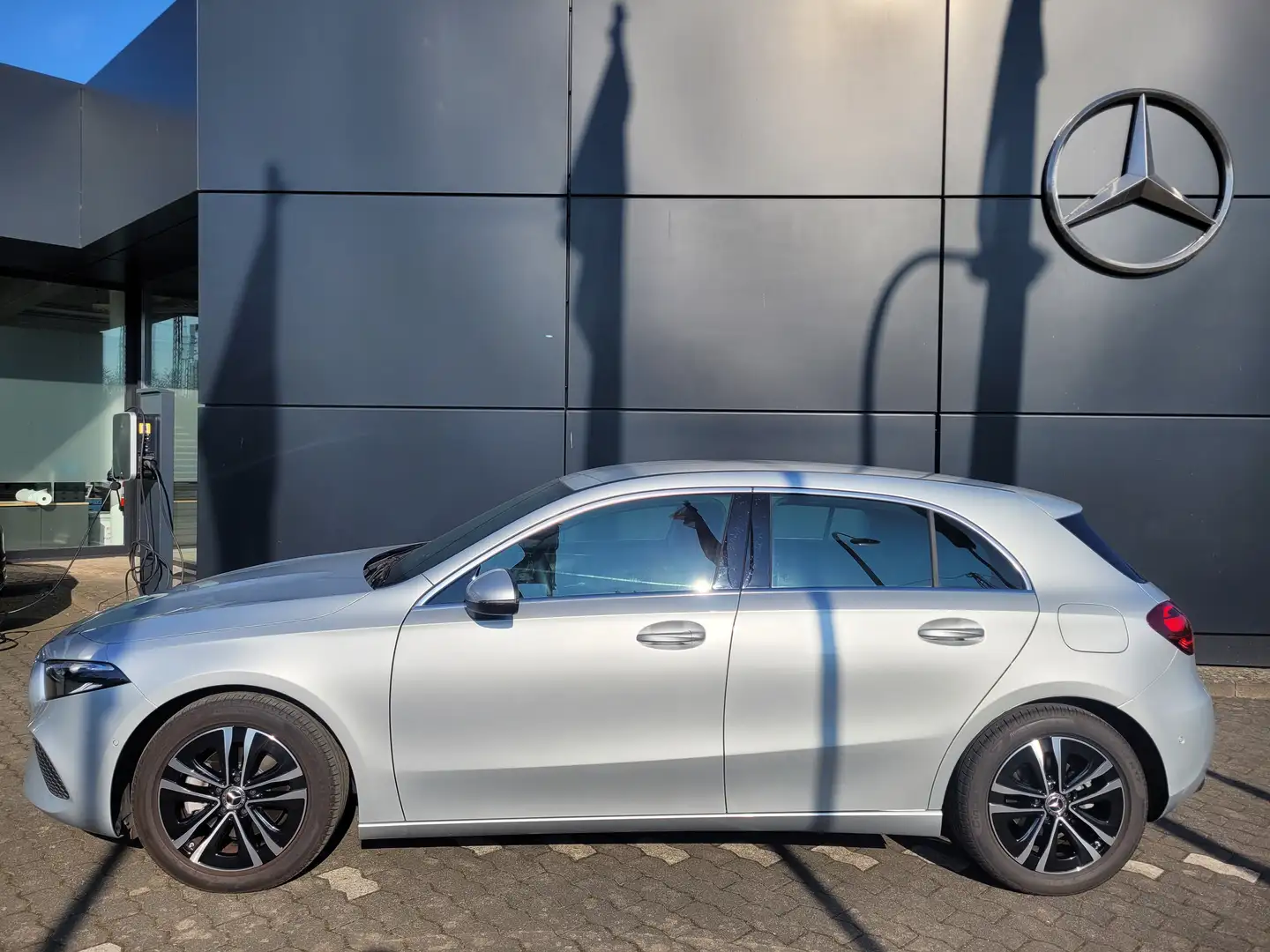 Mercedes-Benz A 180 A 180 (177.084) Silber - 2