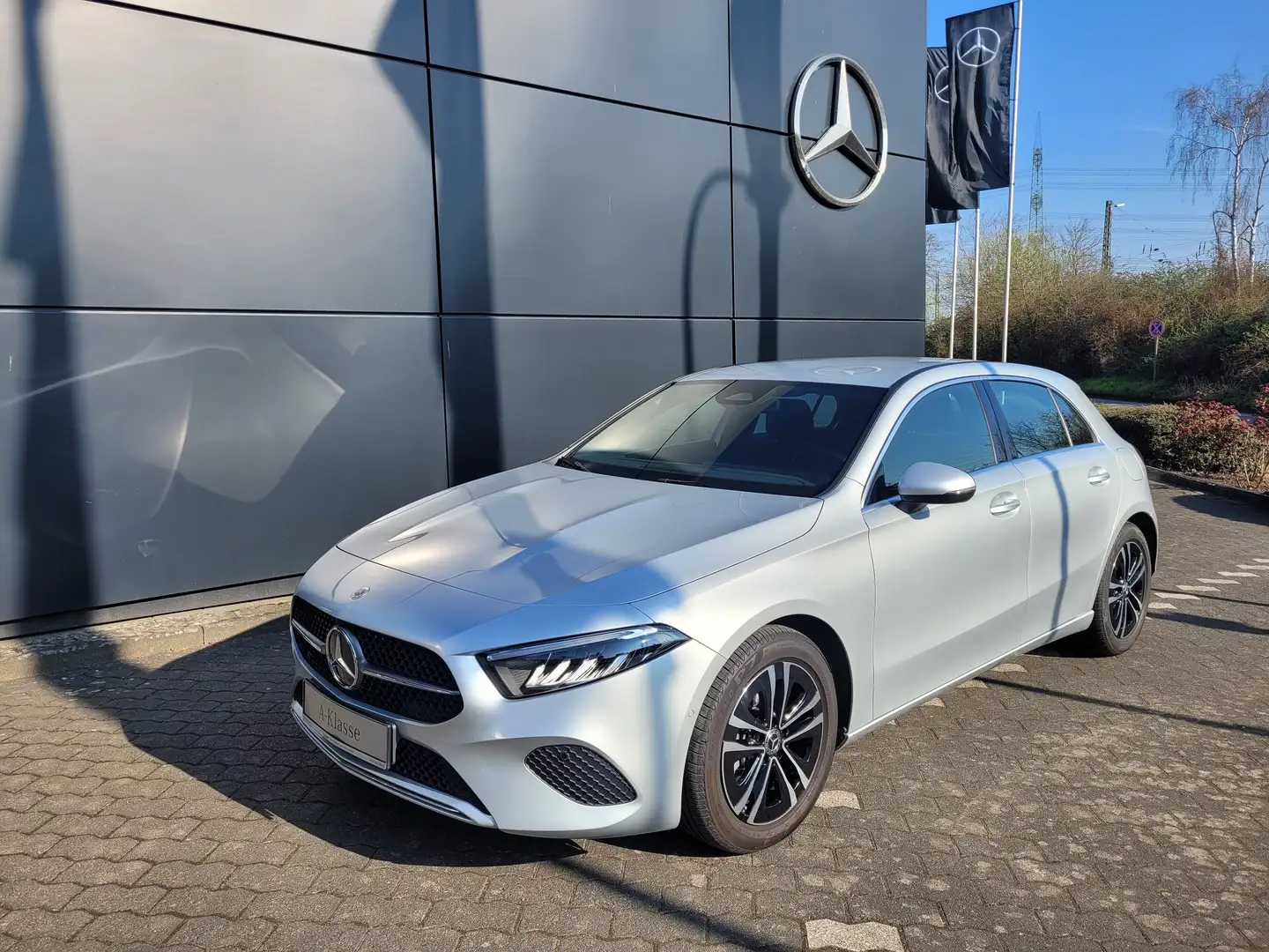 Mercedes-Benz A 180 A 180 (177.084) Silber - 1