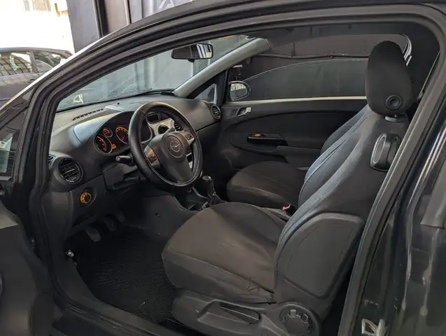 Opel Corsa view 8
