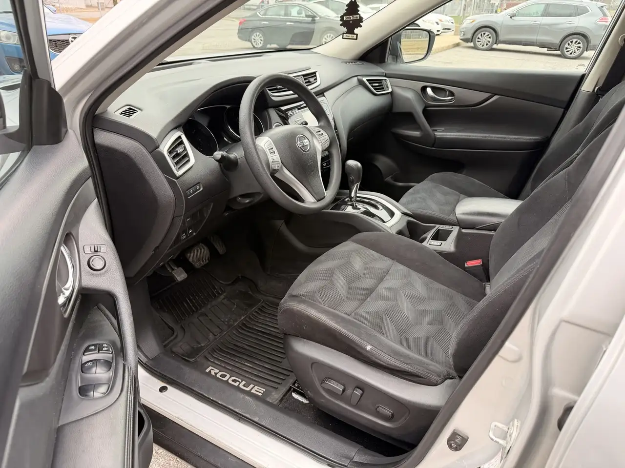Nissan Rogue снимка Nissan Rogue